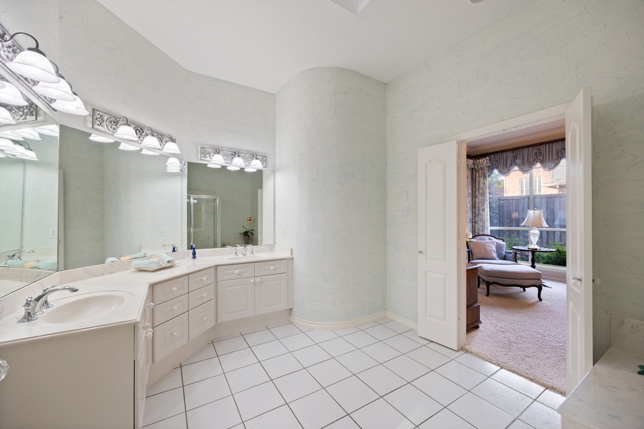 14624 Lakecrest Drive Addison TX 75001
