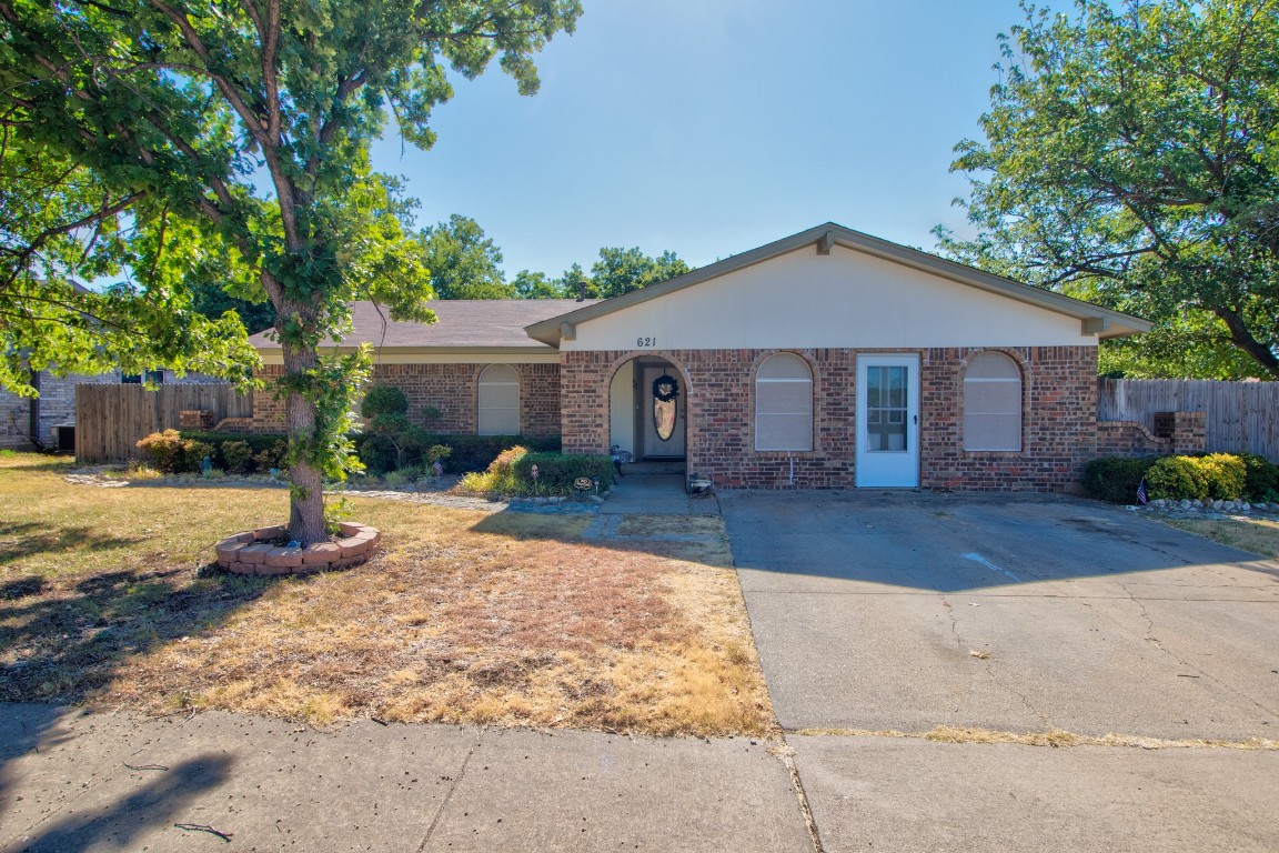 621 Rockledge Drive Saginaw TX 76179