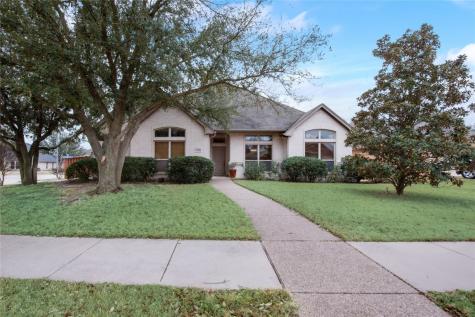 10701 Greenview Court Benbrook TX 76126