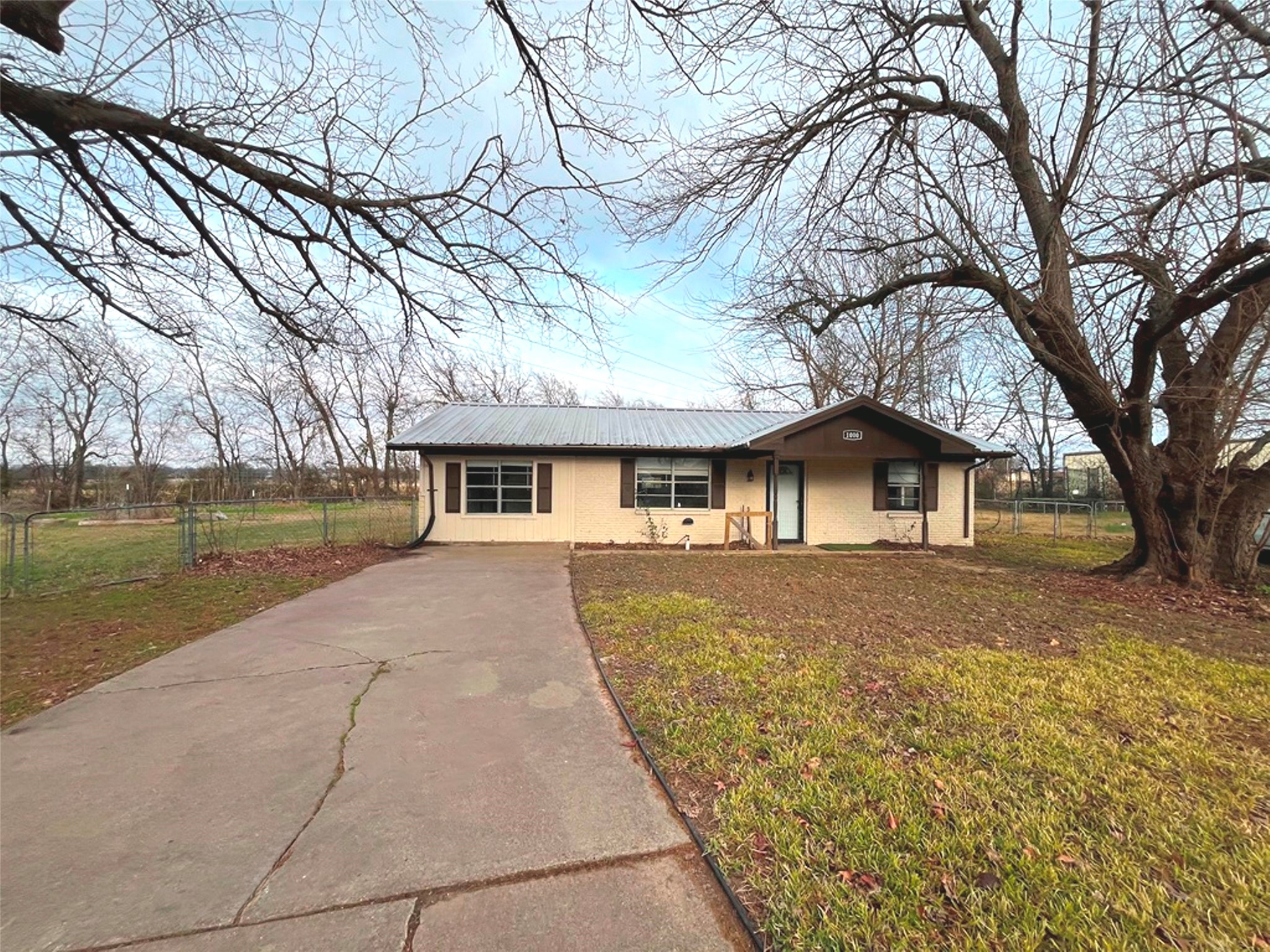 1000 S Andrea Drive Mabank TX 75147