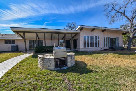 1124 W 6th Brady TX 76825