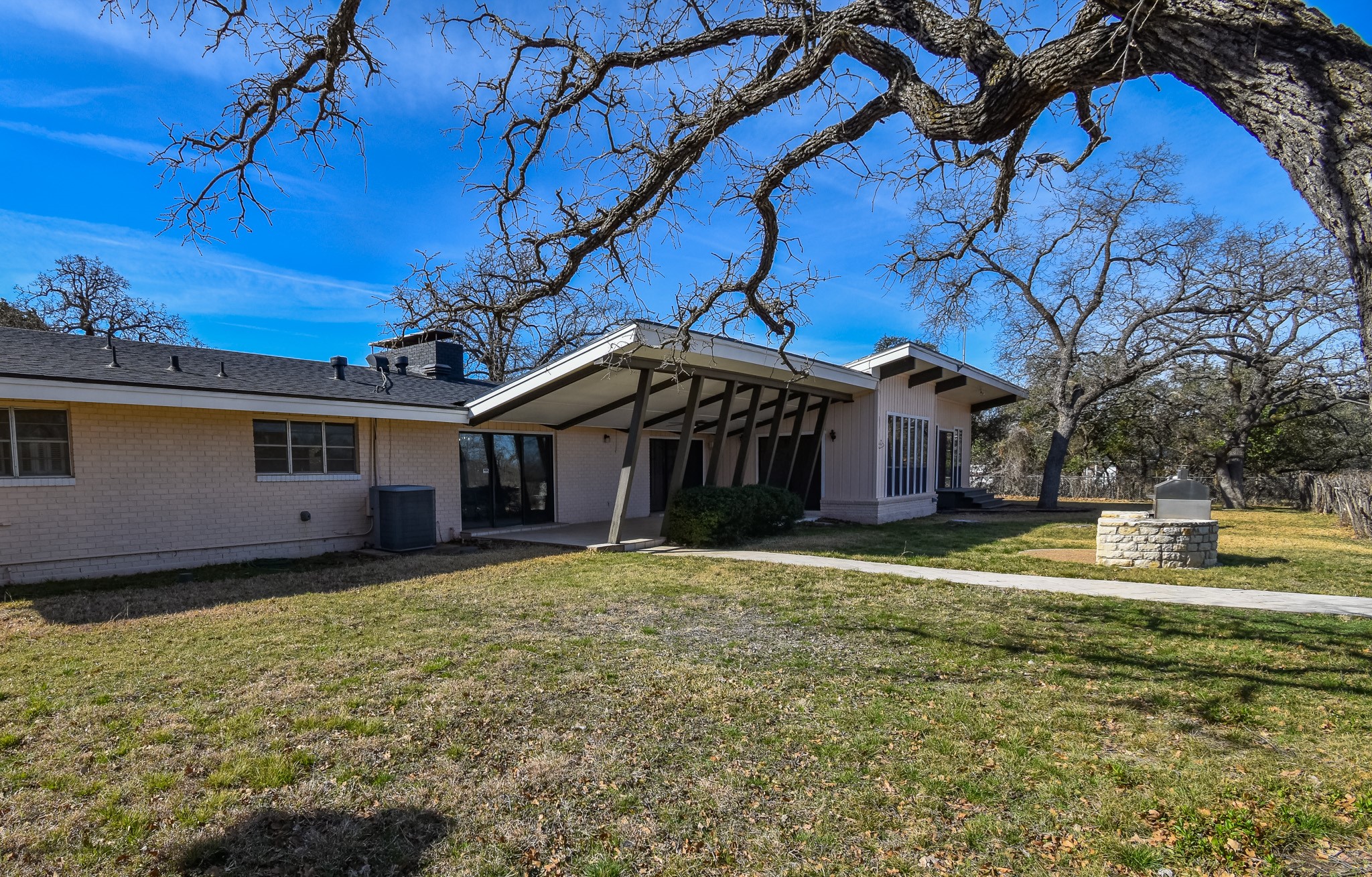 1124 W 6th Brady TX 76825