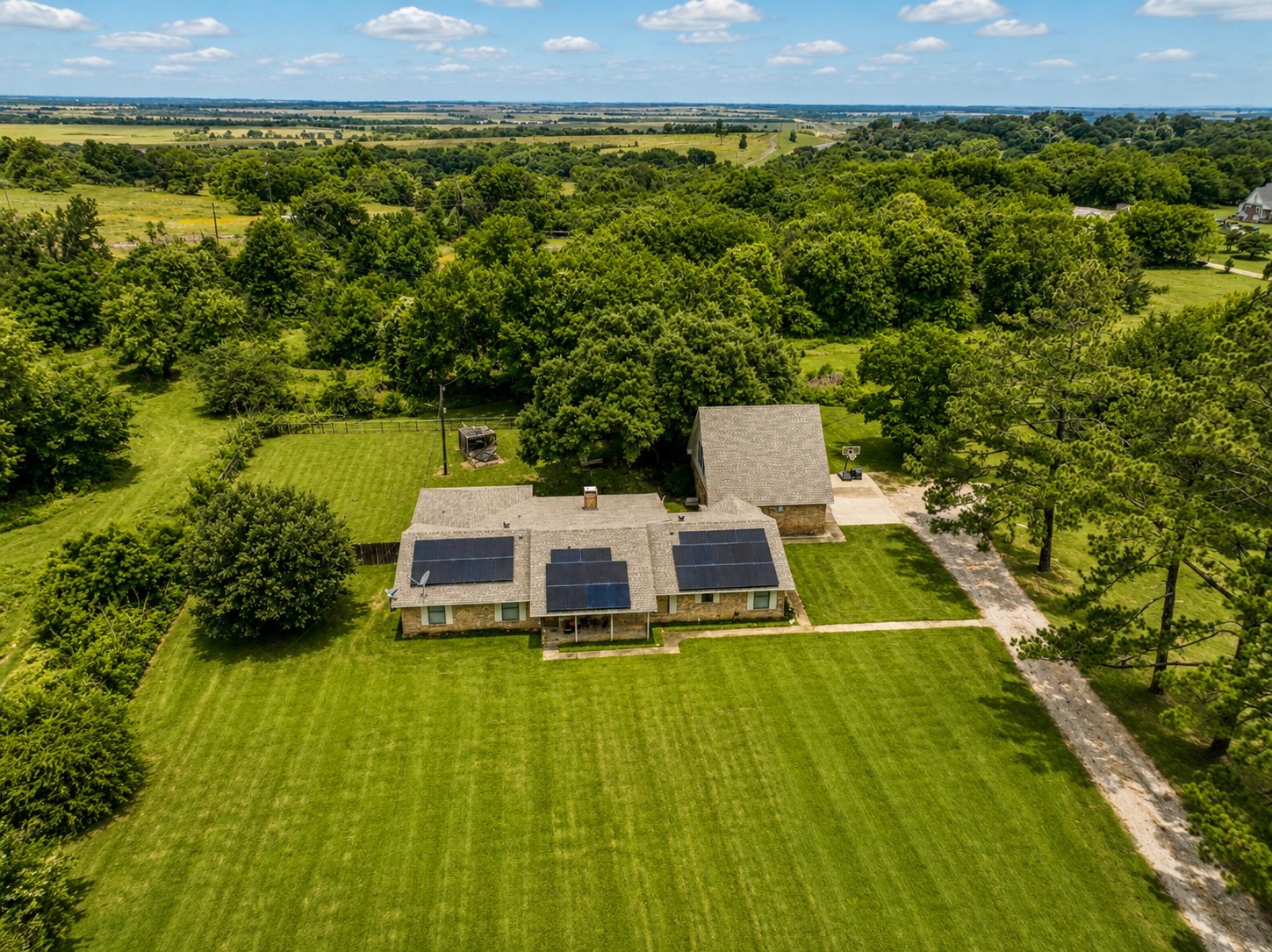 710 S Main Street Tehuacana TX 76686
