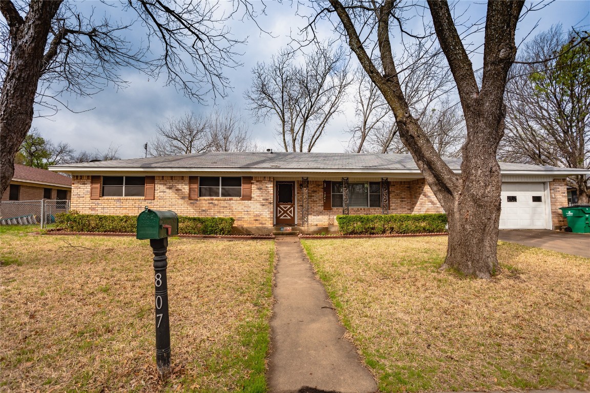 807 S Avenue O Clifton TX 76634
