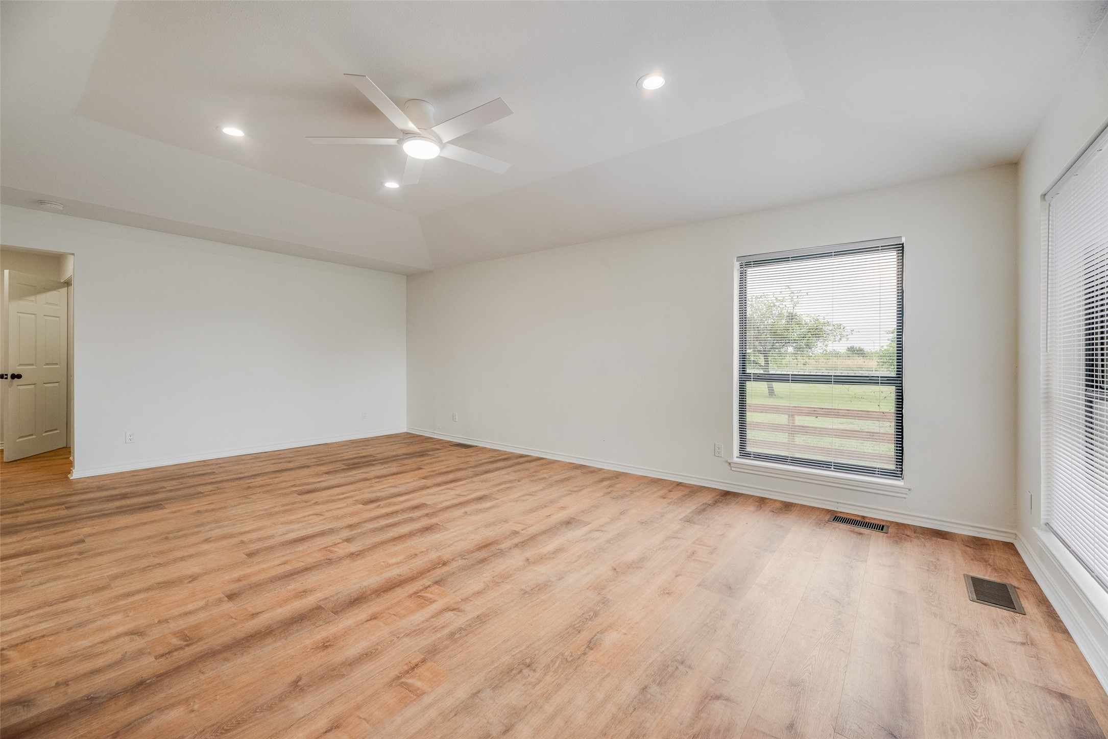 2720 E Seeton Road Grand Prairie TX 75054