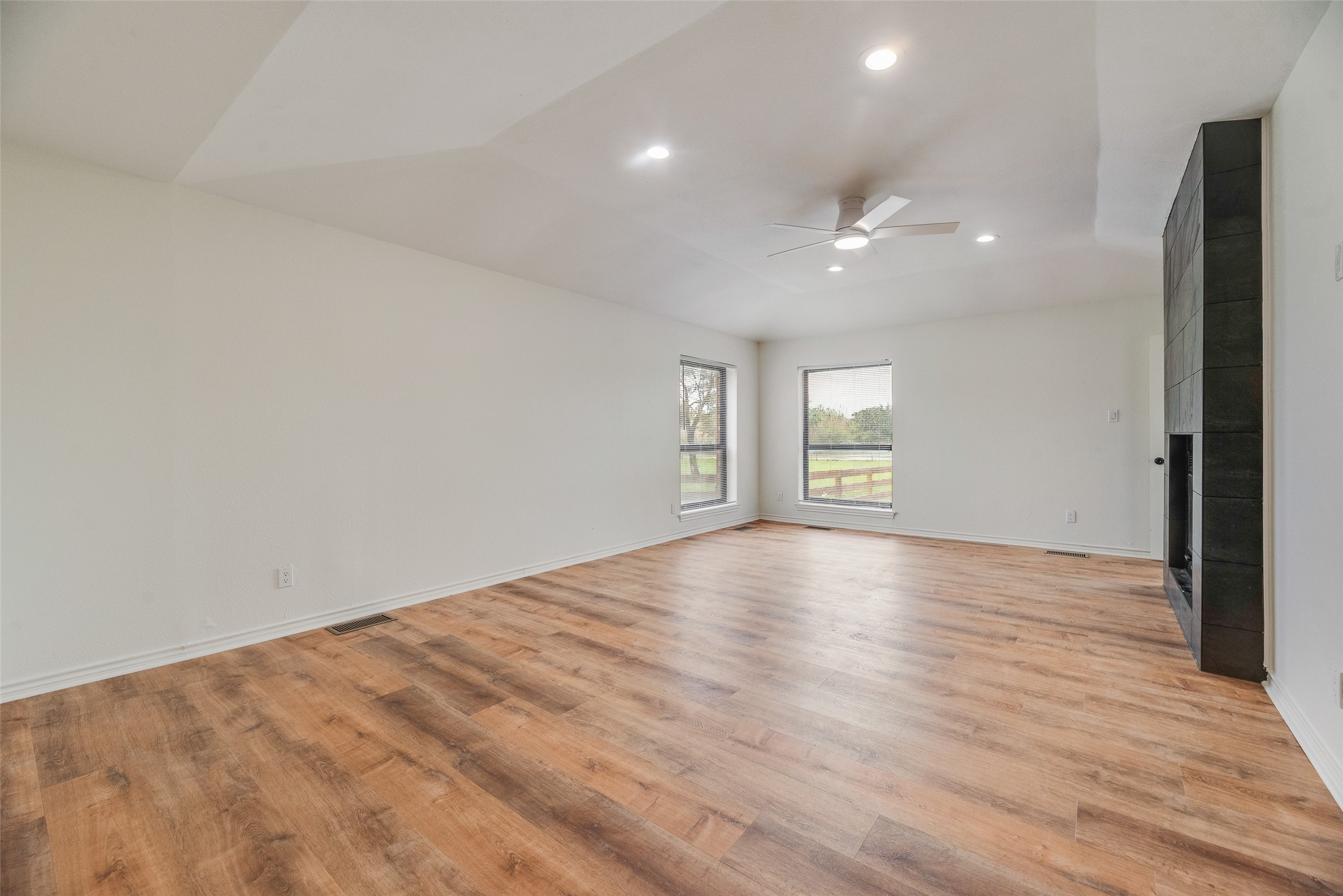 2720 E Seeton Road Grand Prairie TX 75054