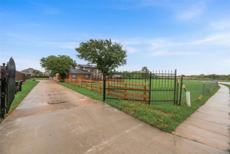 2720 E Seeton Road Grand Prairie TX 75054