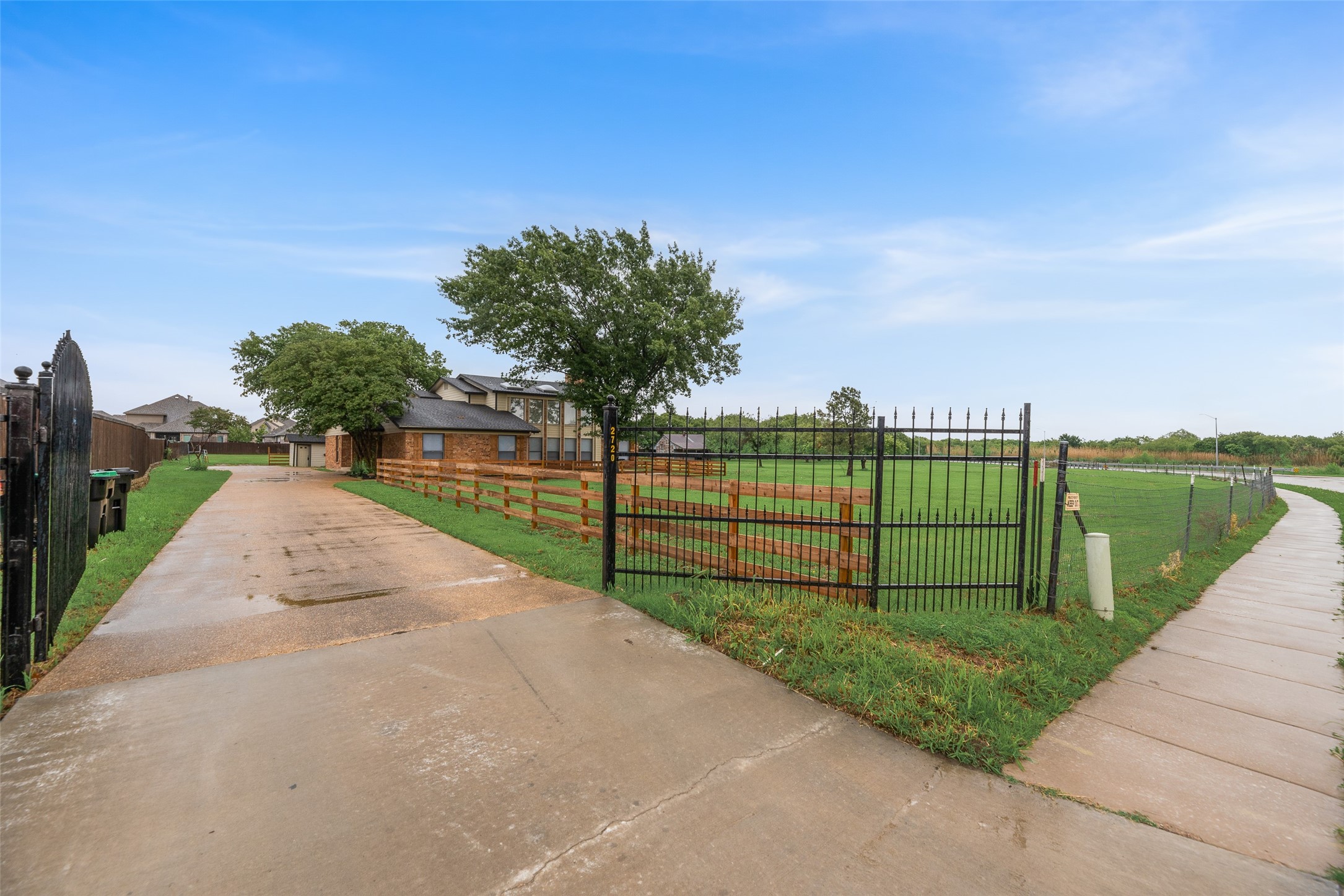 2720 E Seeton Road Grand Prairie TX 75054
