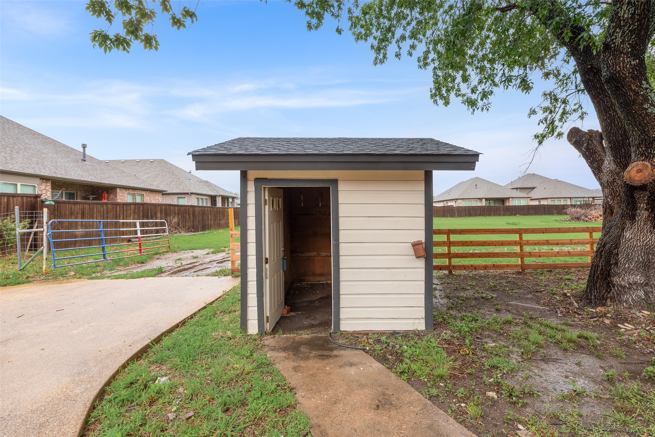 2720 E Seeton Road Grand Prairie TX 75054