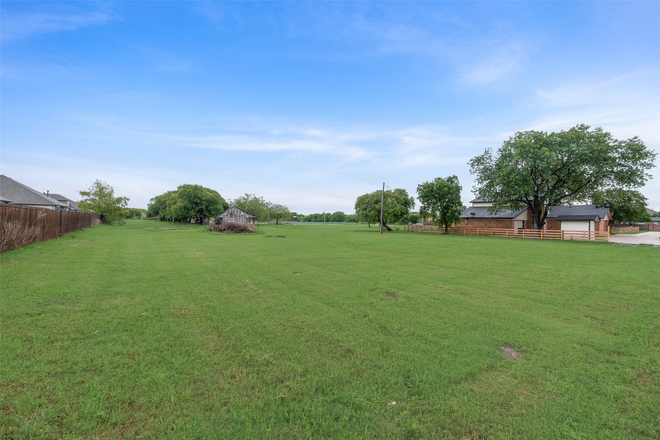 2720 E Seeton Road Grand Prairie TX 75054