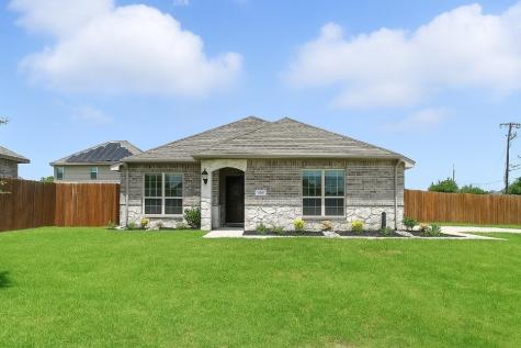 1555 Woodlake Drive Waxahachie TX 75165