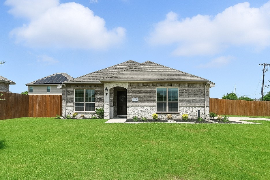 1555 Woodlake Drive Waxahachie TX 75165