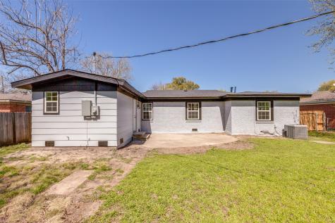 1706 E Garnett Street Gainesville TX 76240