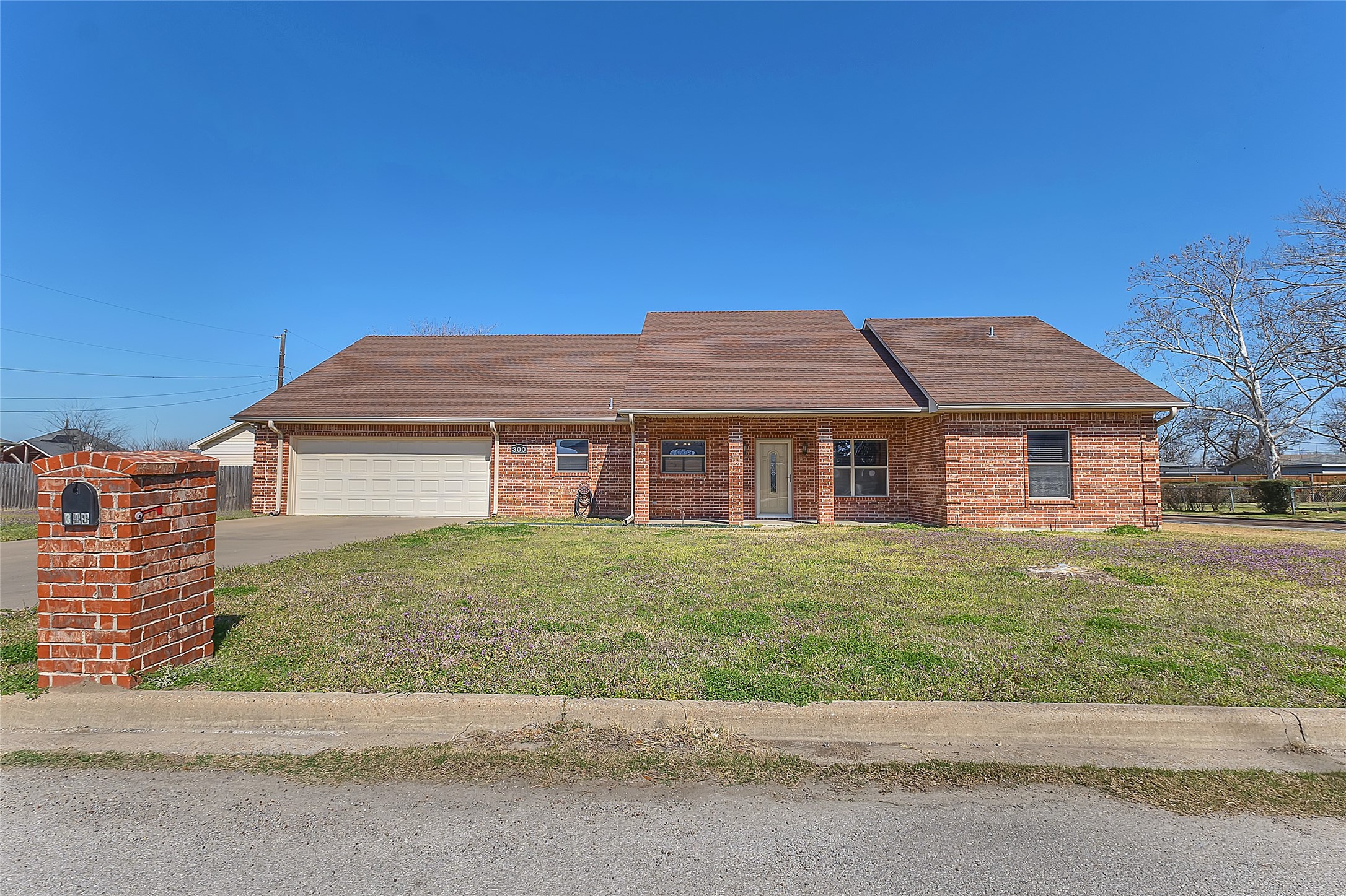 300 W Mcafee Street Mabank TX 75147
