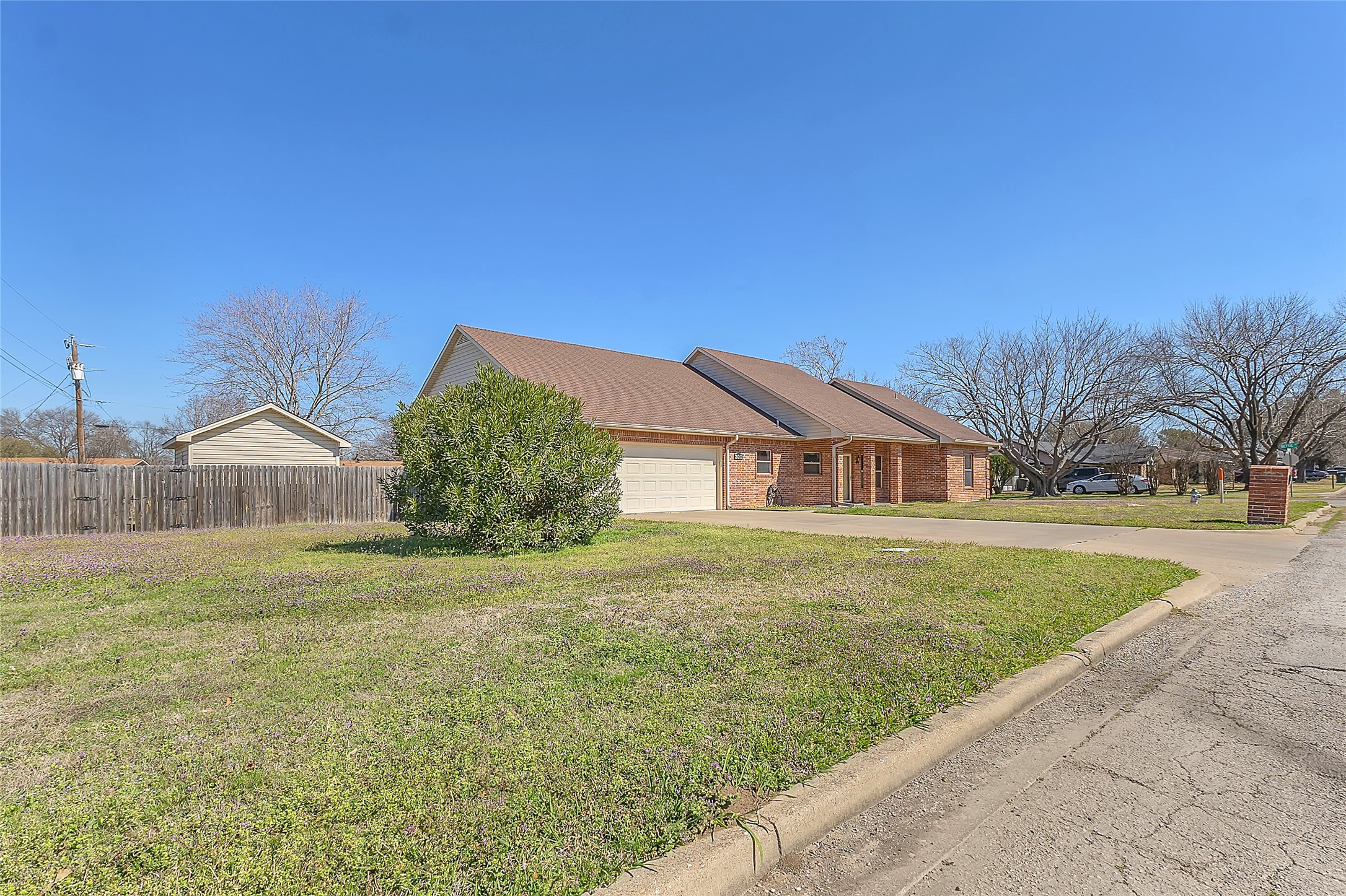 300 W Mcafee Street Mabank TX 75147