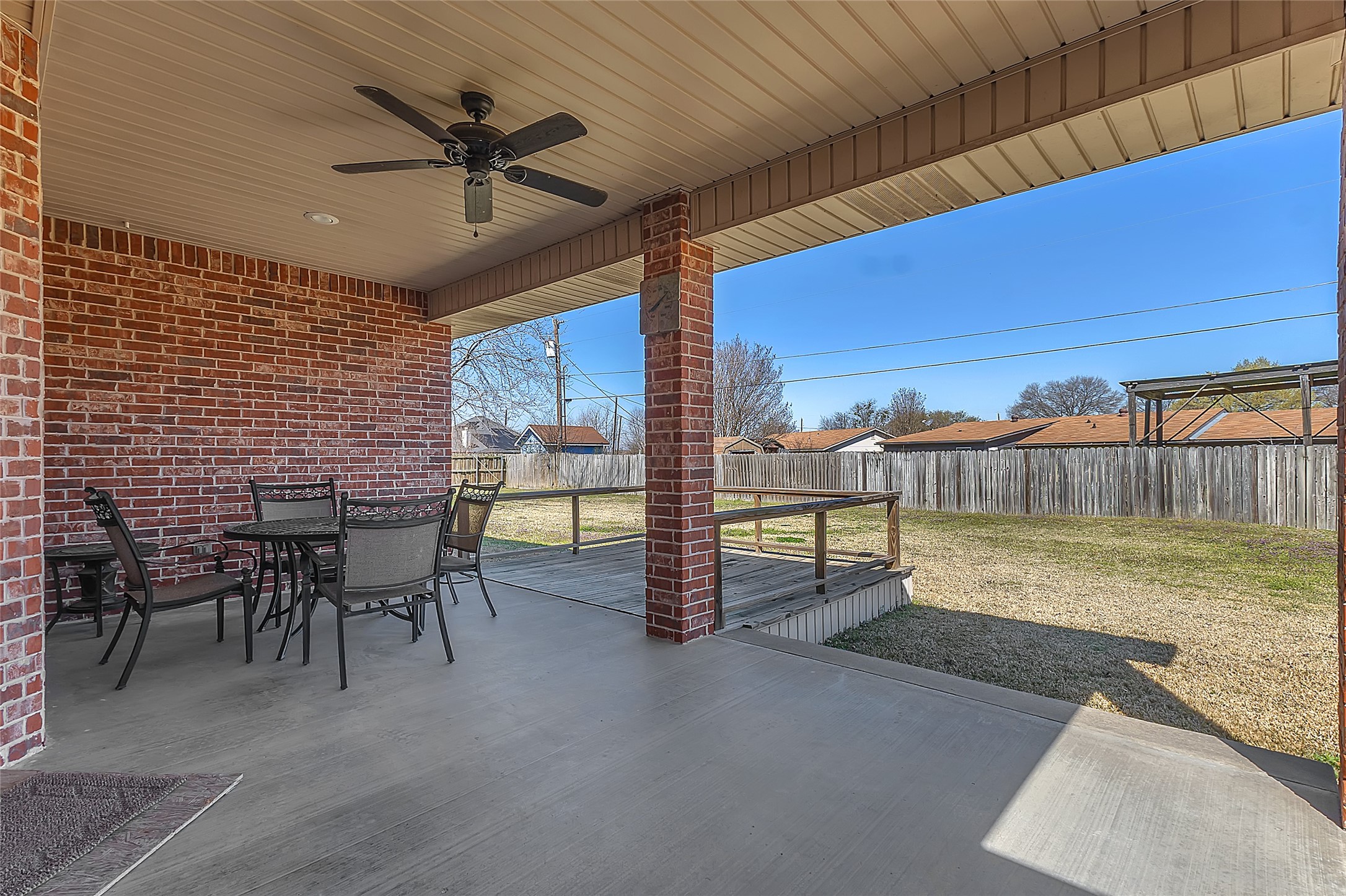 300 W Mcafee Street Mabank TX 75147