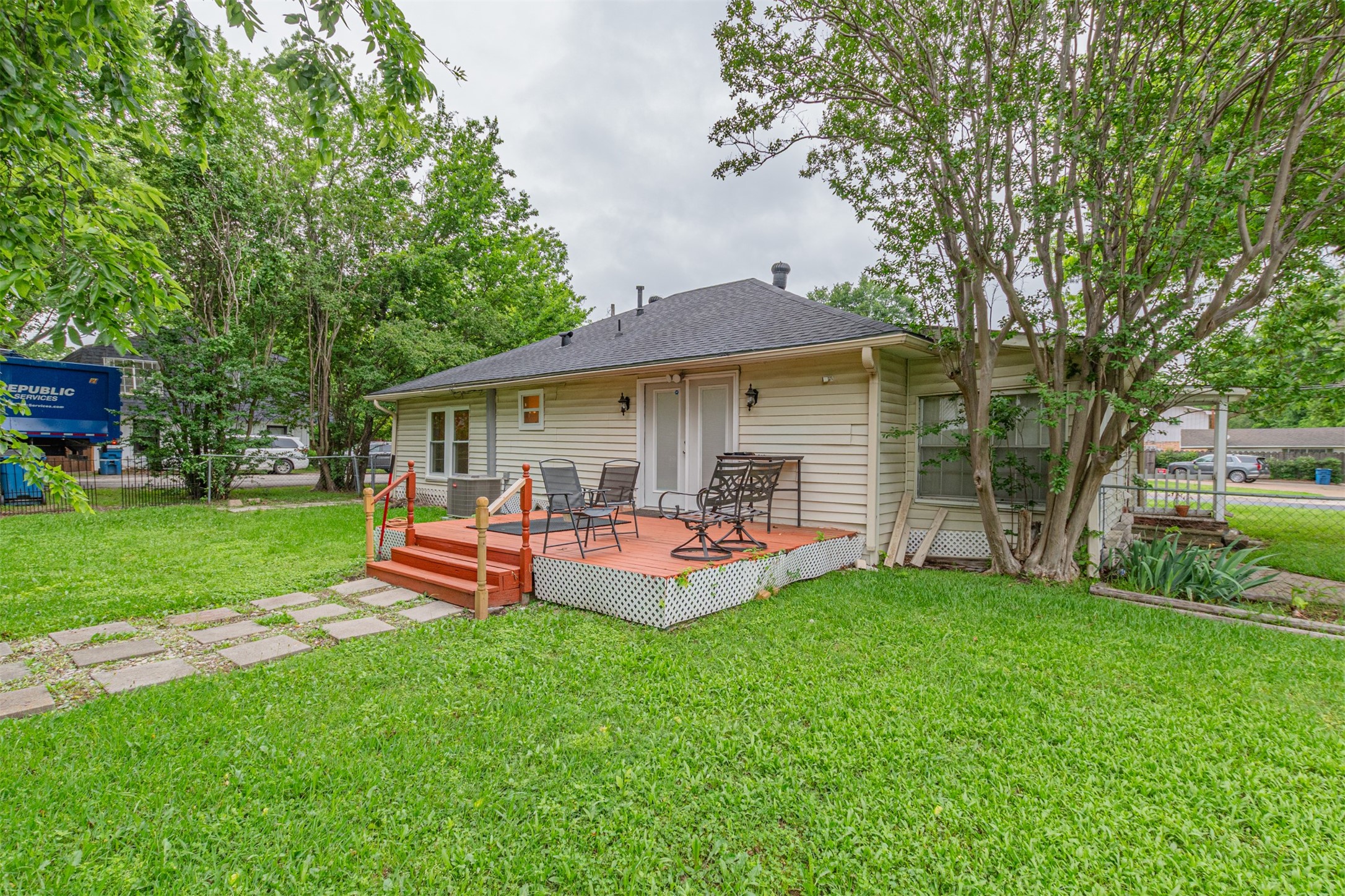 407 W 4th Street Kaufman TX 75142