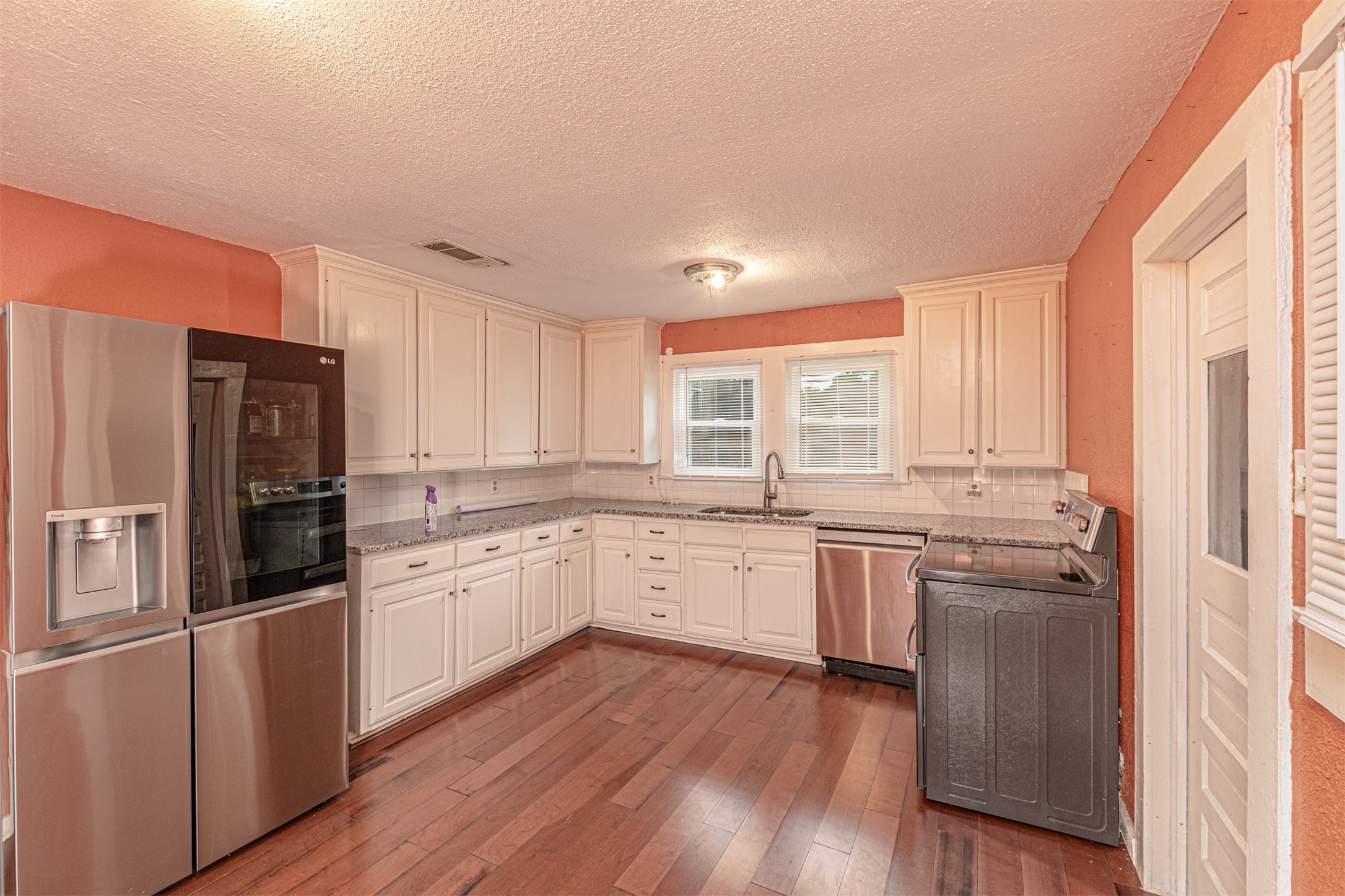 407 W 4th Street Kaufman TX 75142