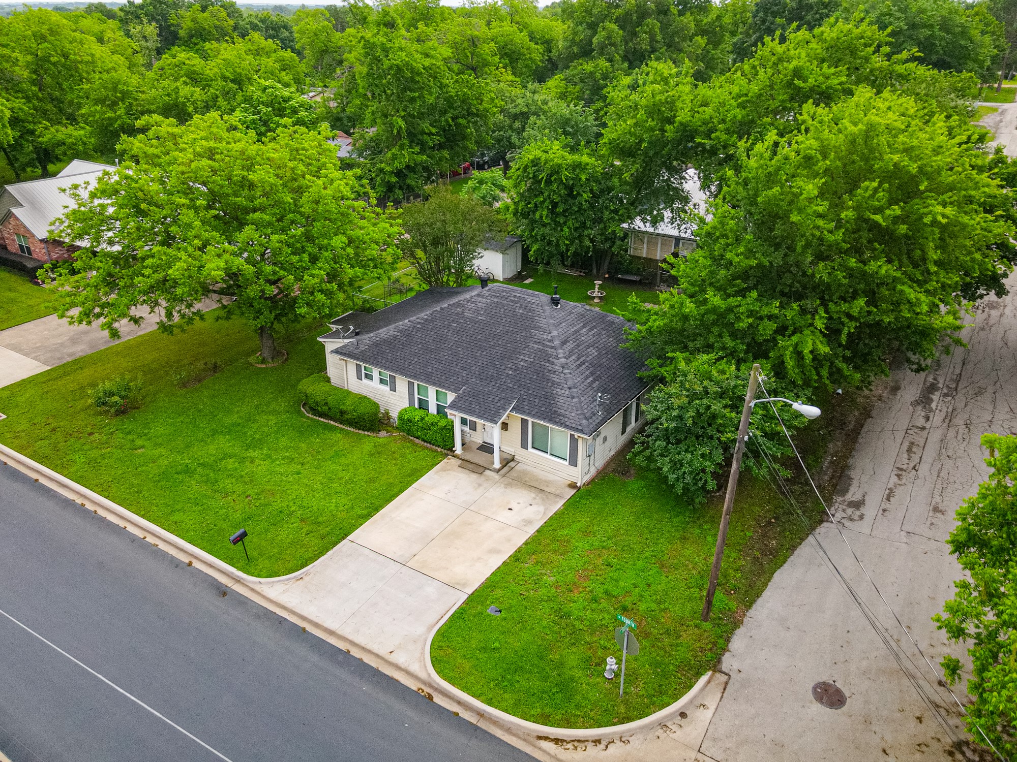 407 W 4th Street Kaufman TX 75142