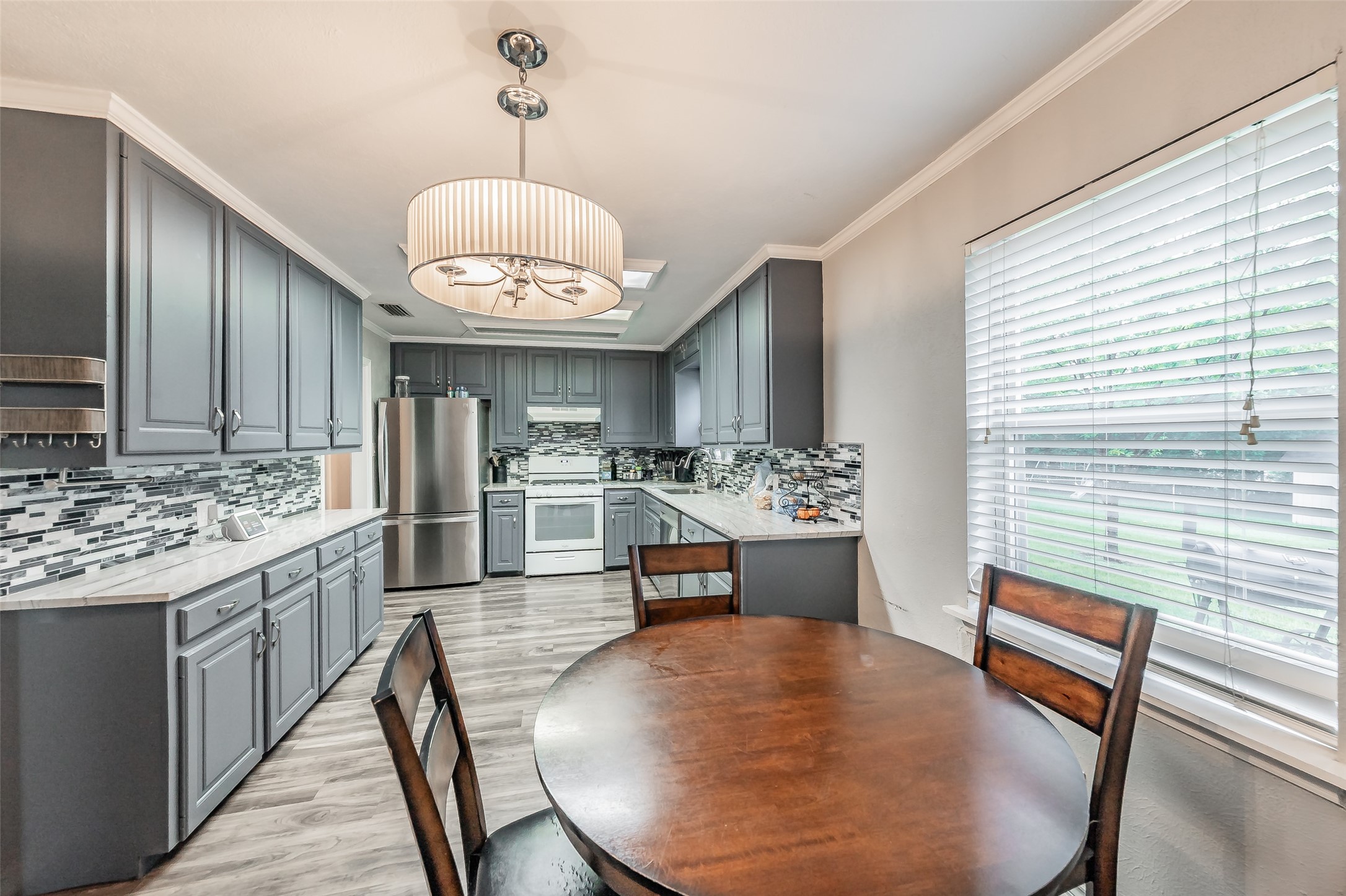 1009 Zelda Hurst TX 76053