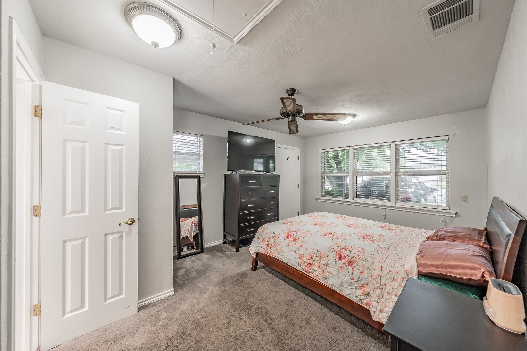 1009 Zelda Hurst TX 76053