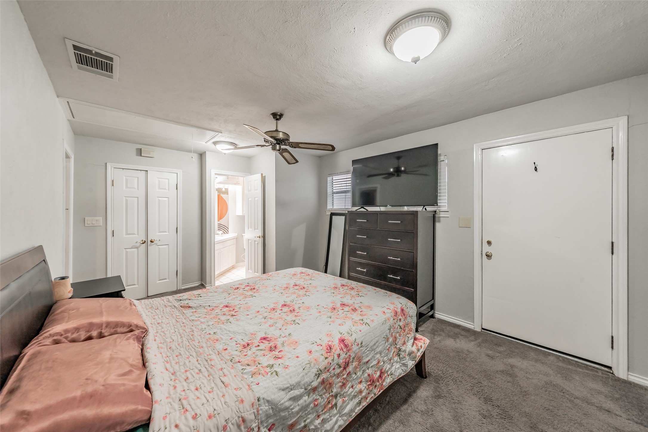 1009 Zelda Hurst TX 76053