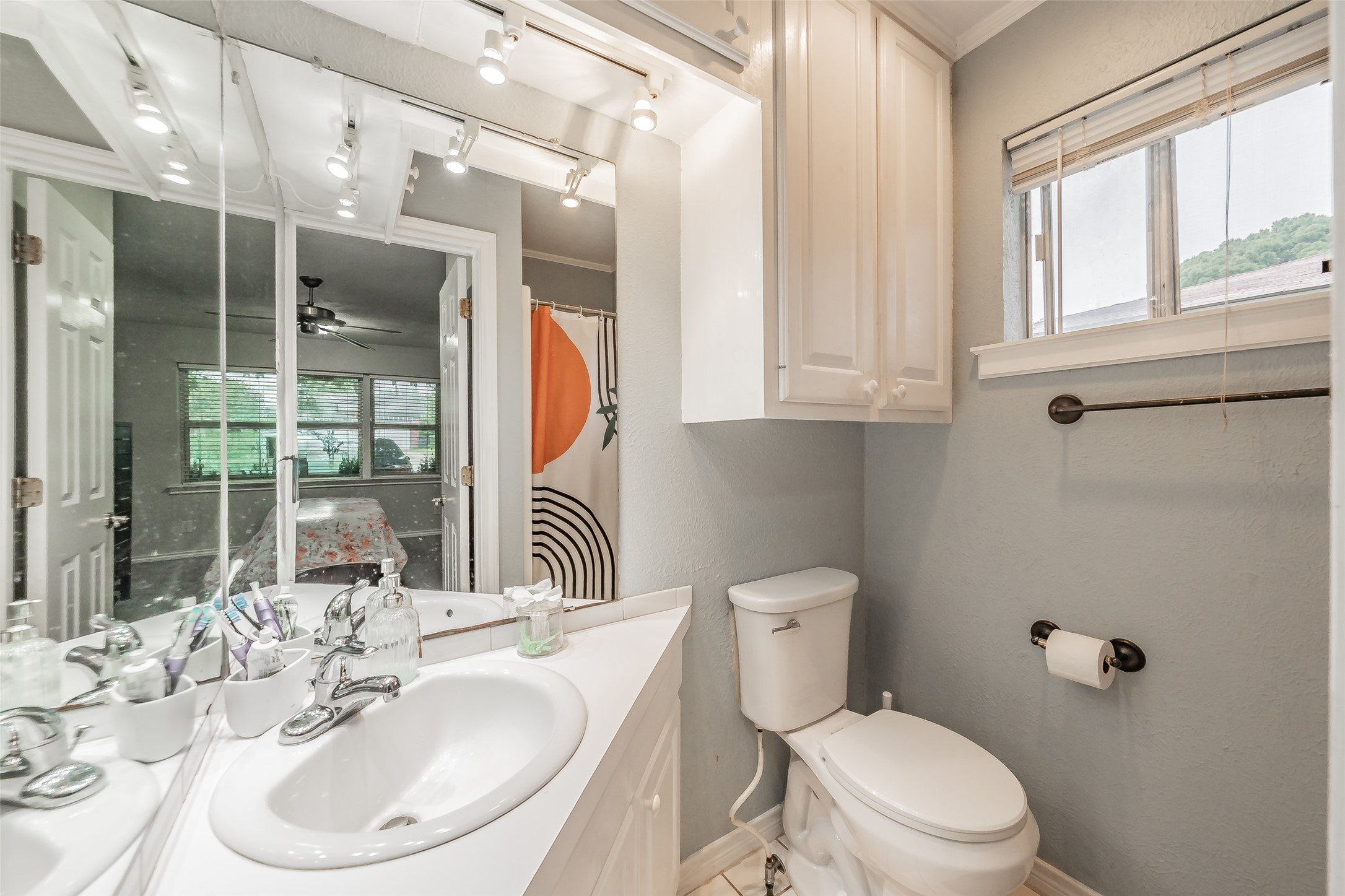 1009 Zelda Hurst TX 76053