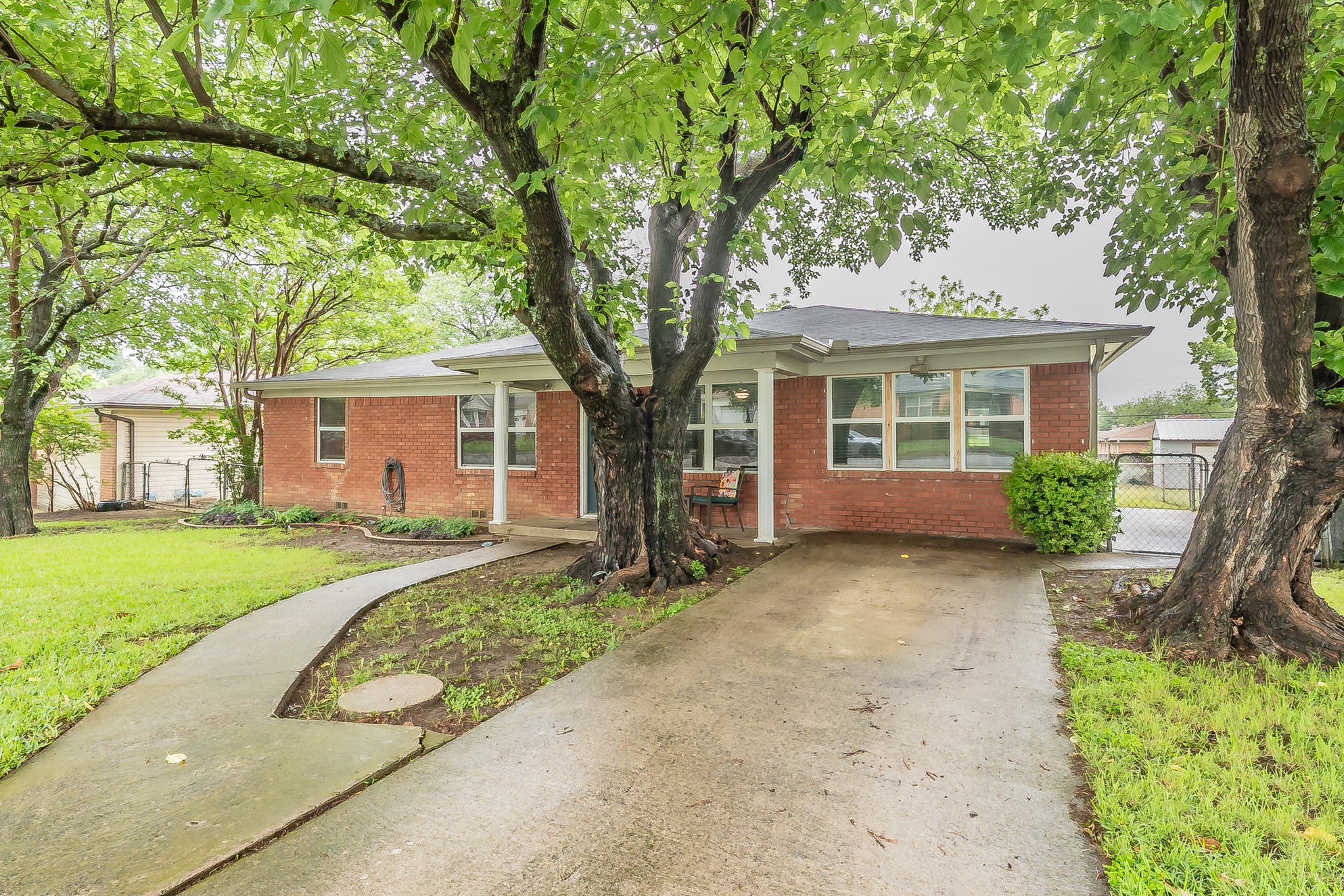 1009 Zelda Hurst TX 76053