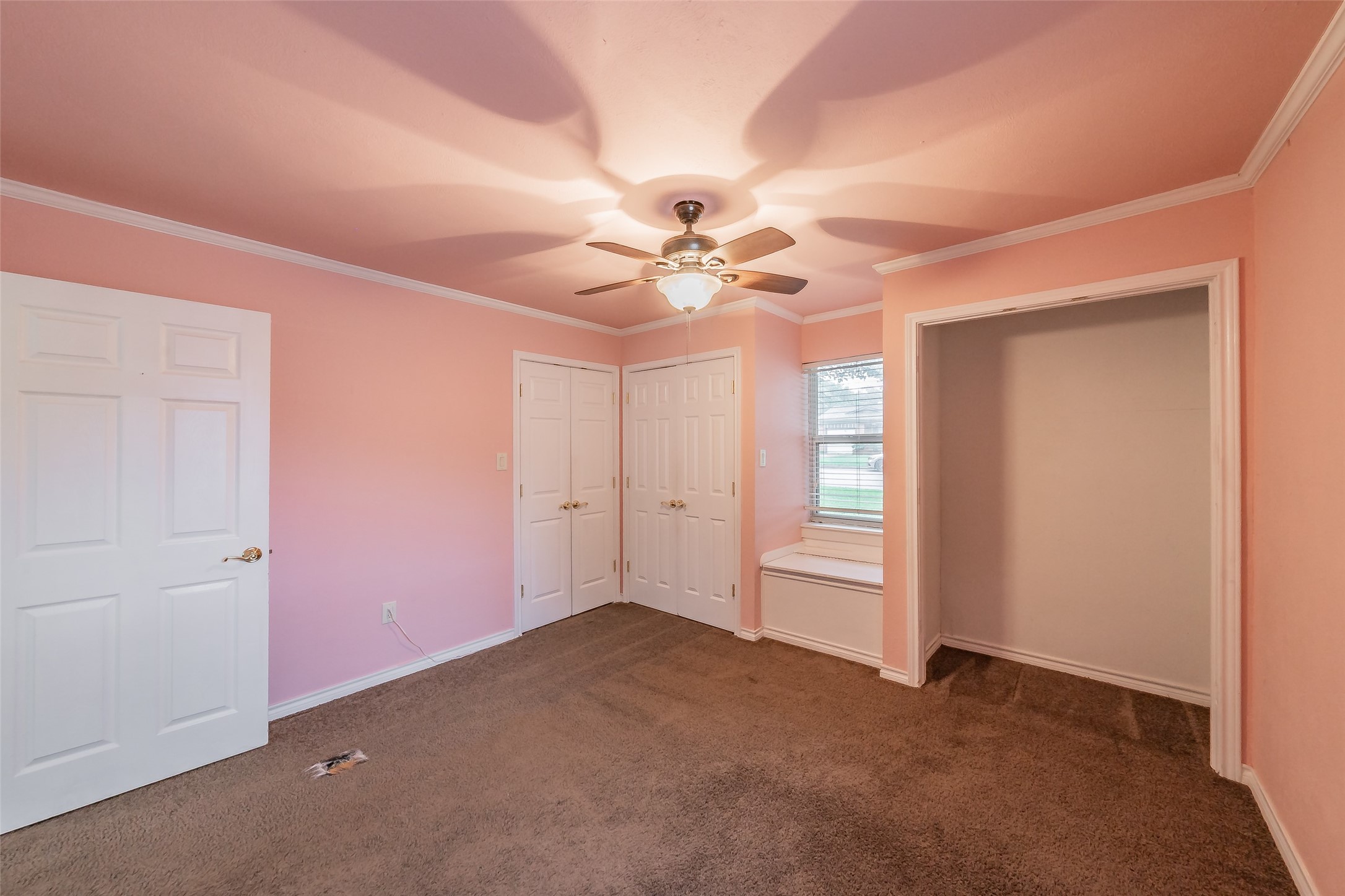 1009 Zelda Hurst TX 76053