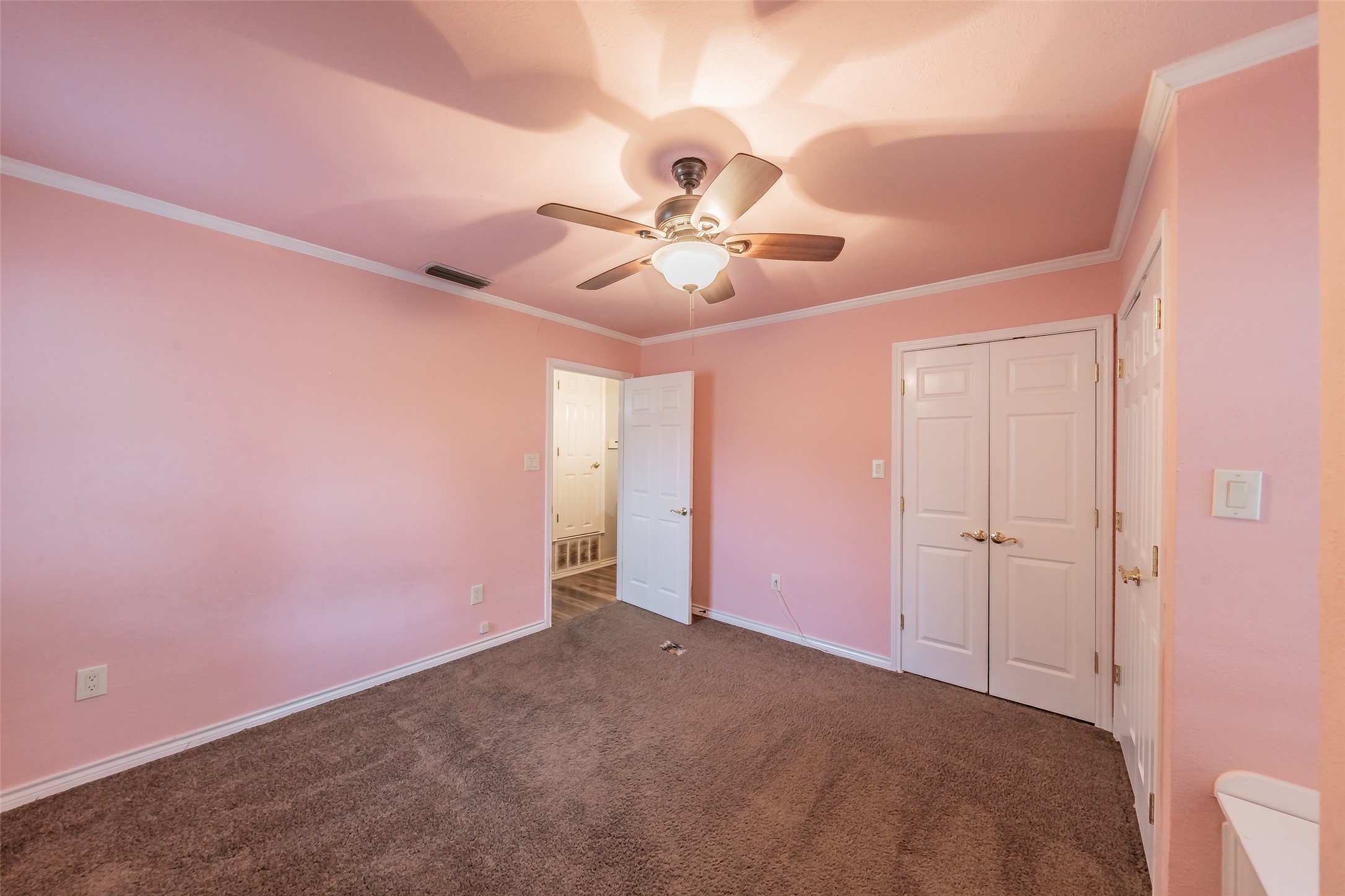 1009 Zelda Hurst TX 76053