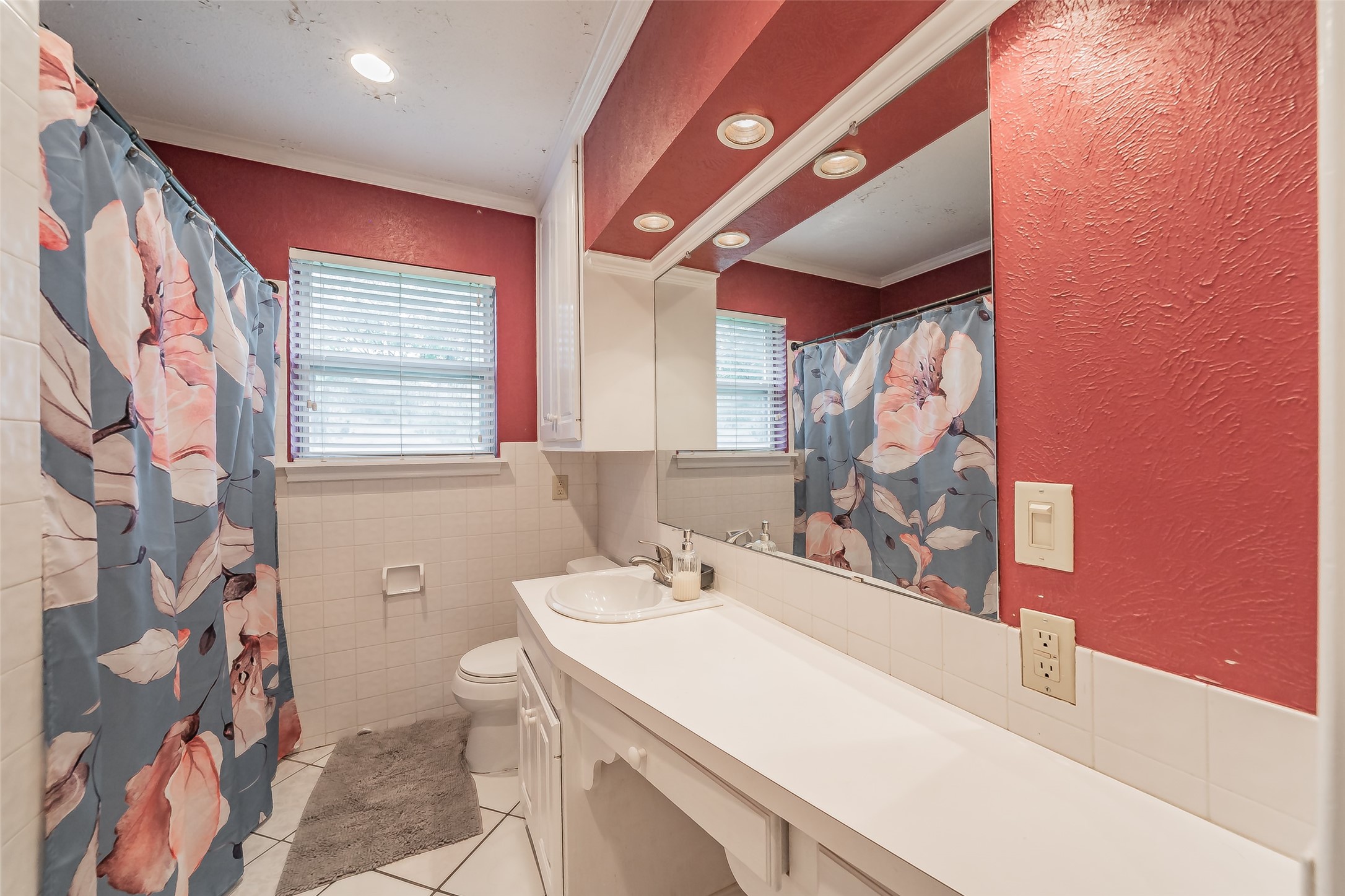 1009 Zelda Hurst TX 76053