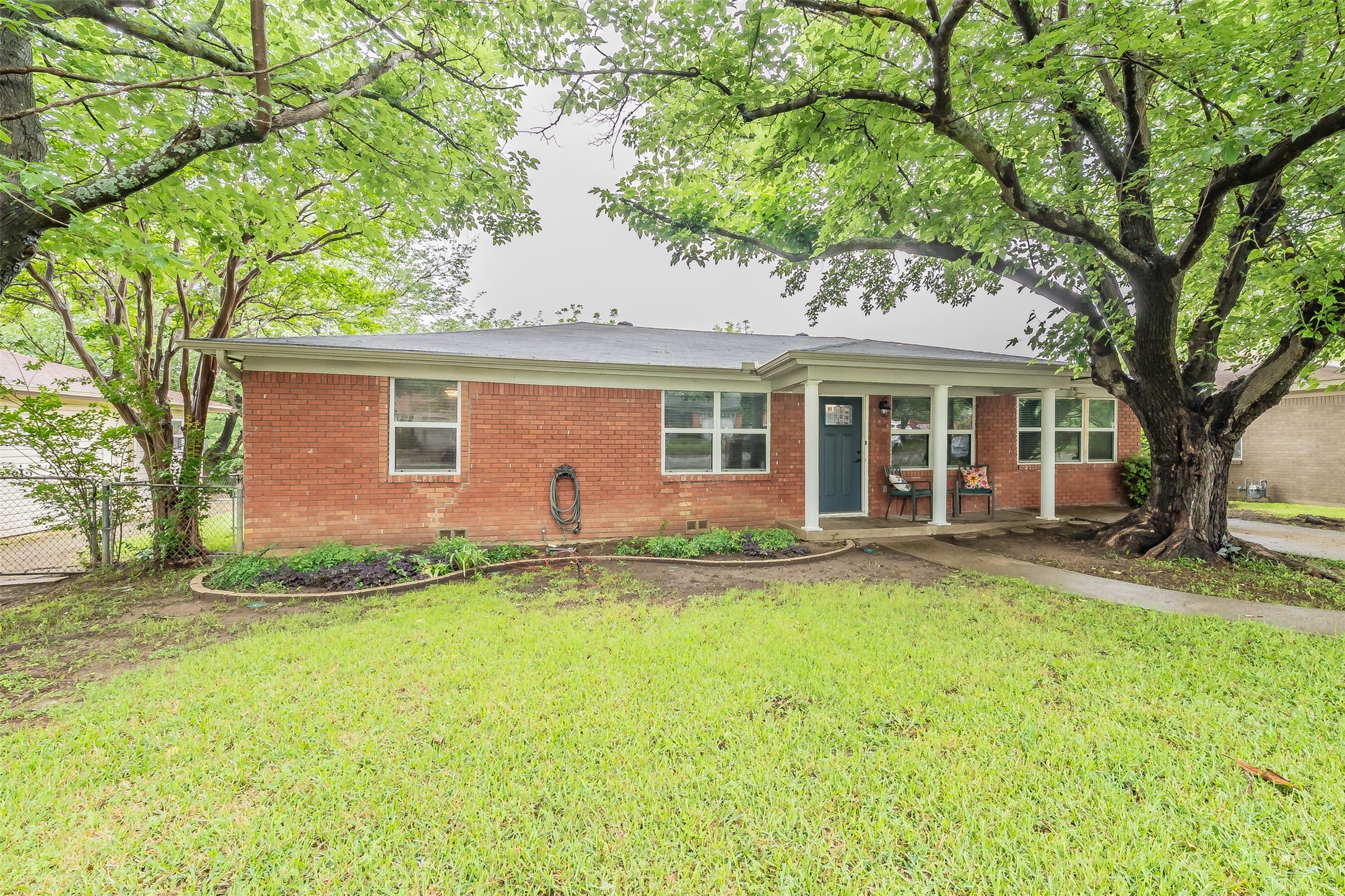 1009 Zelda Hurst TX 76053