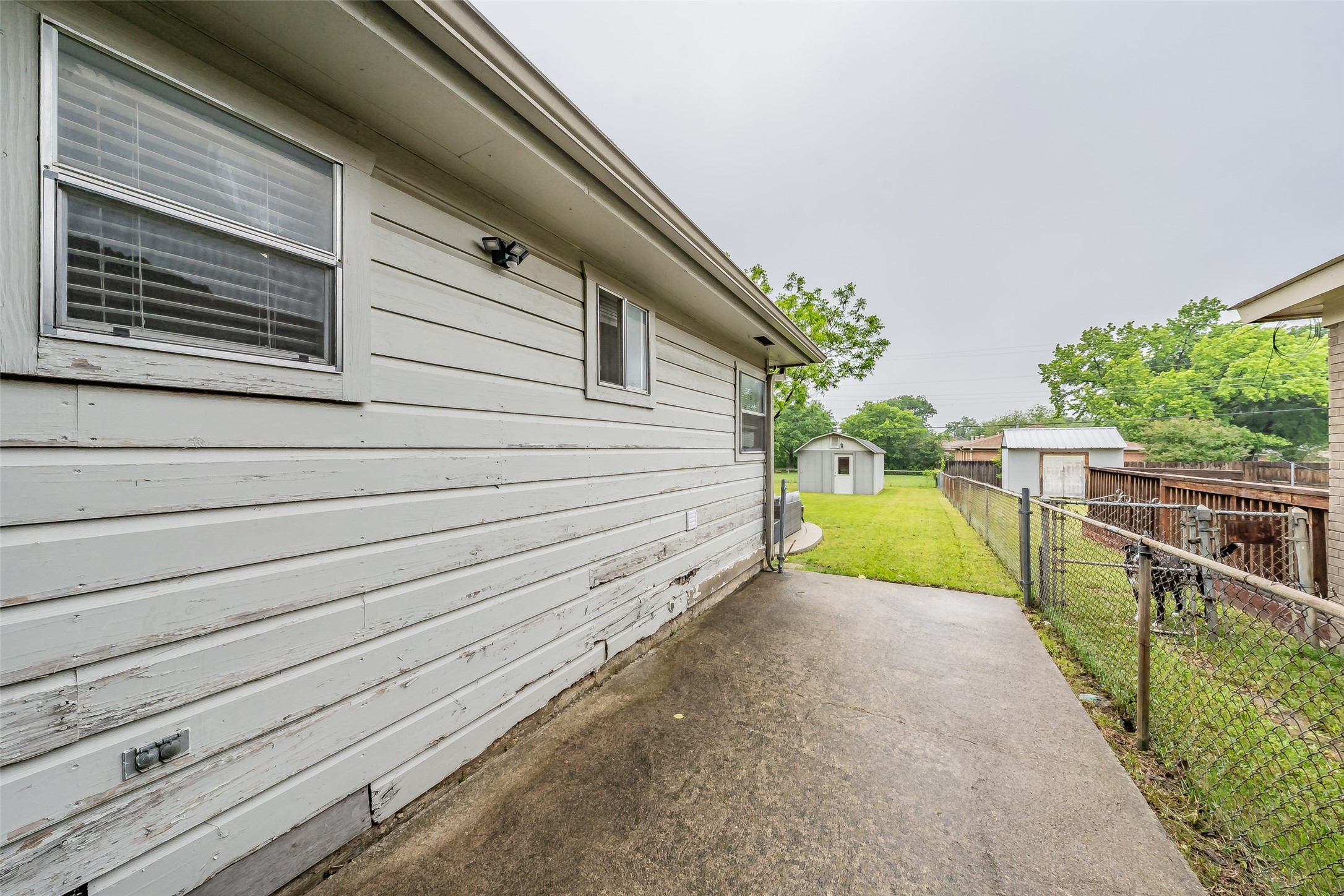 1009 Zelda Hurst TX 76053