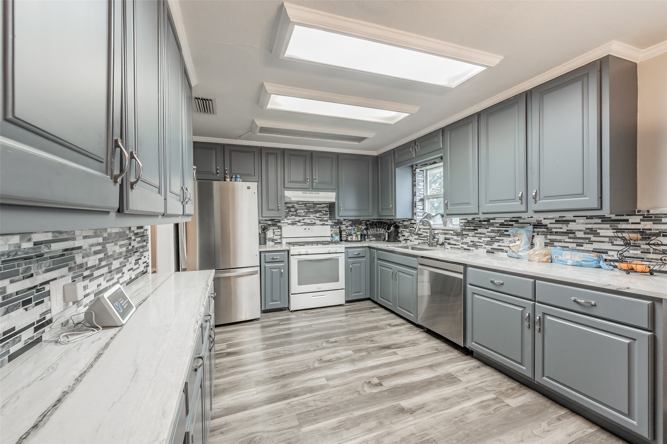 1009 Zelda Hurst TX 76053