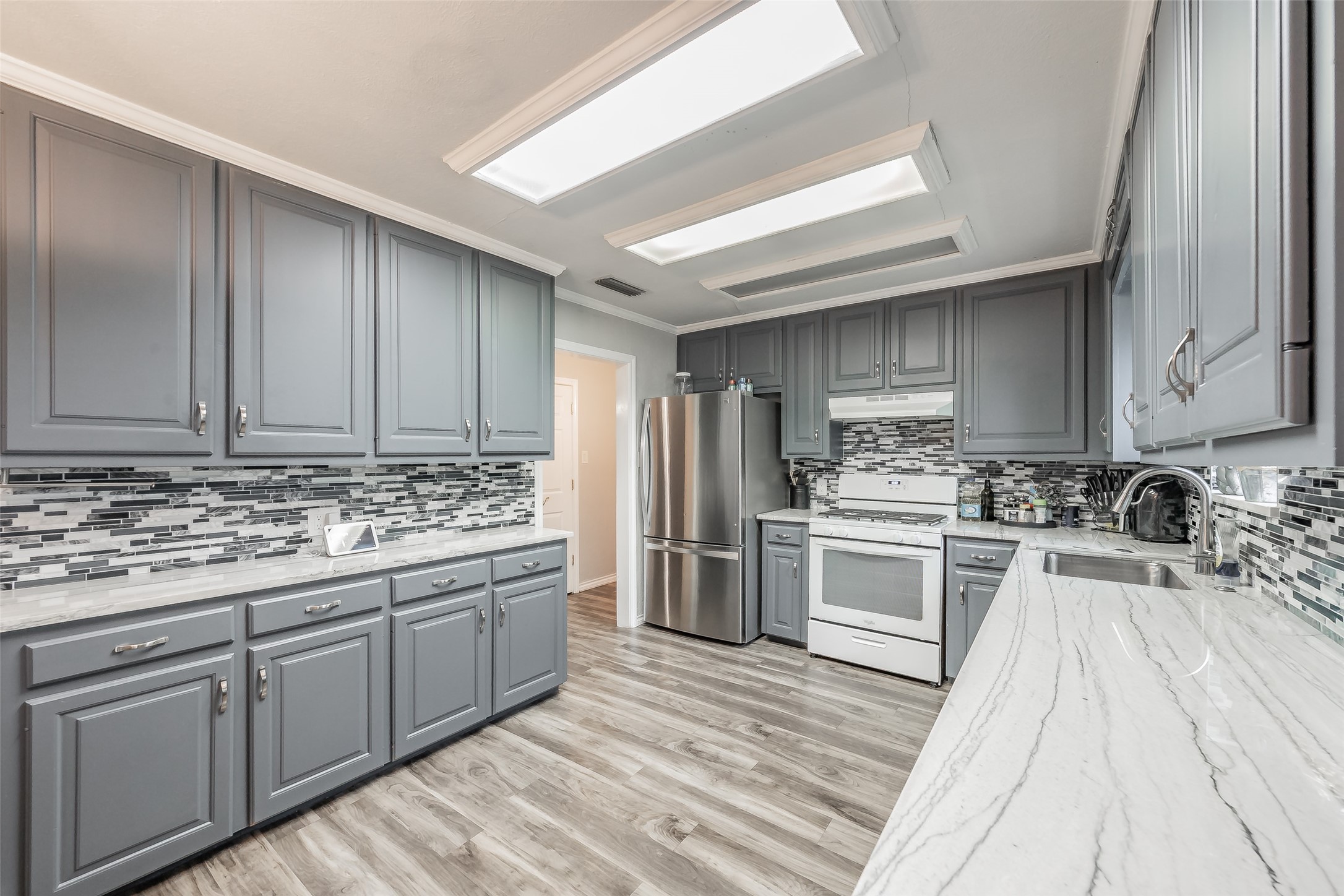 1009 Zelda Hurst TX 76053