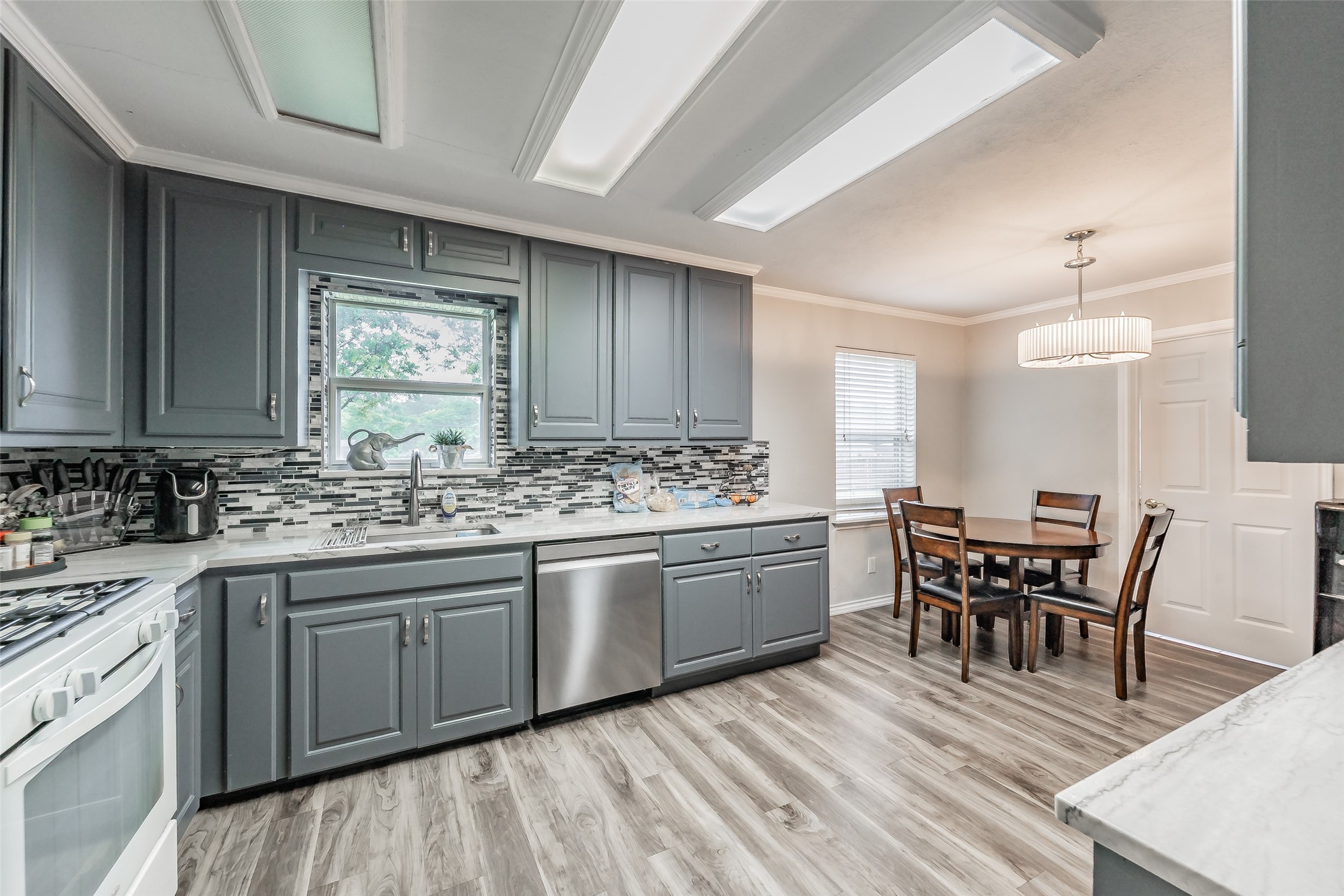 1009 Zelda Hurst TX 76053