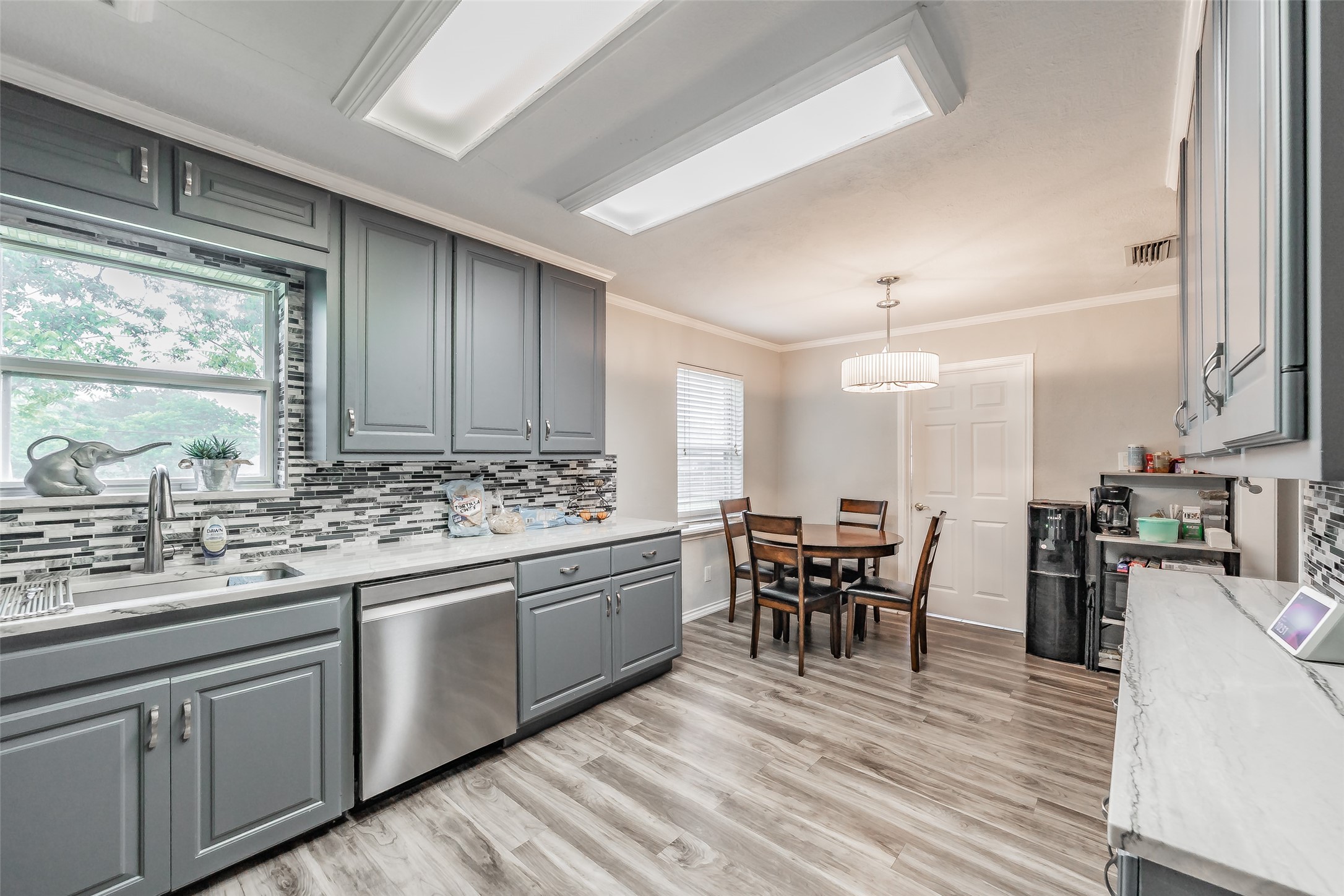 1009 Zelda Hurst TX 76053