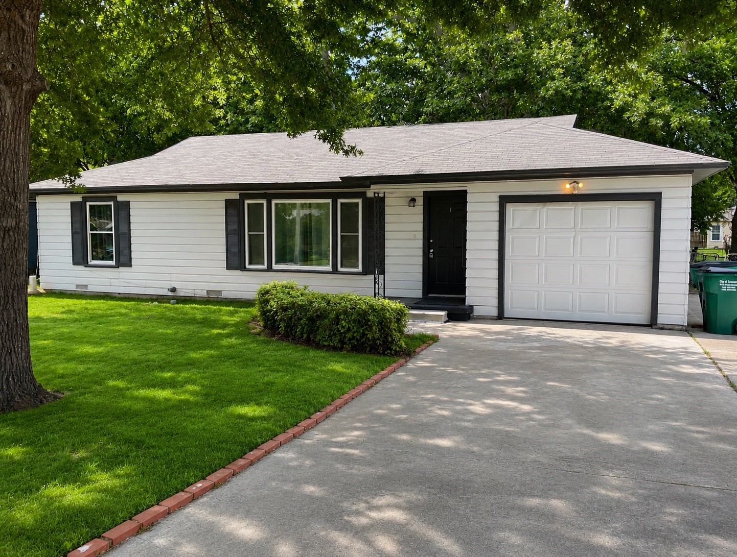1109 N Howeth Street Gainesville TX 76240