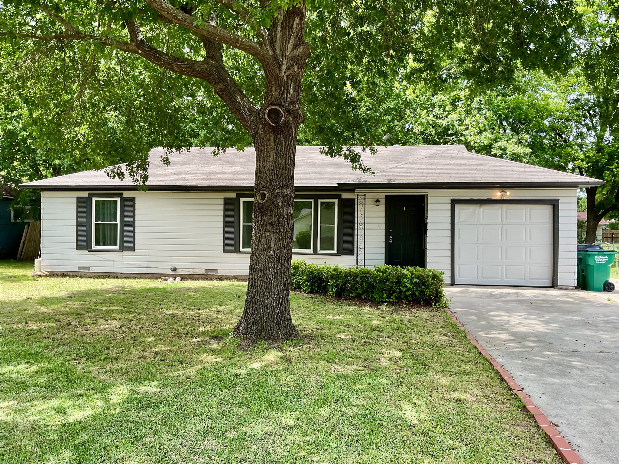 1109 N Howeth Street Gainesville TX 76240