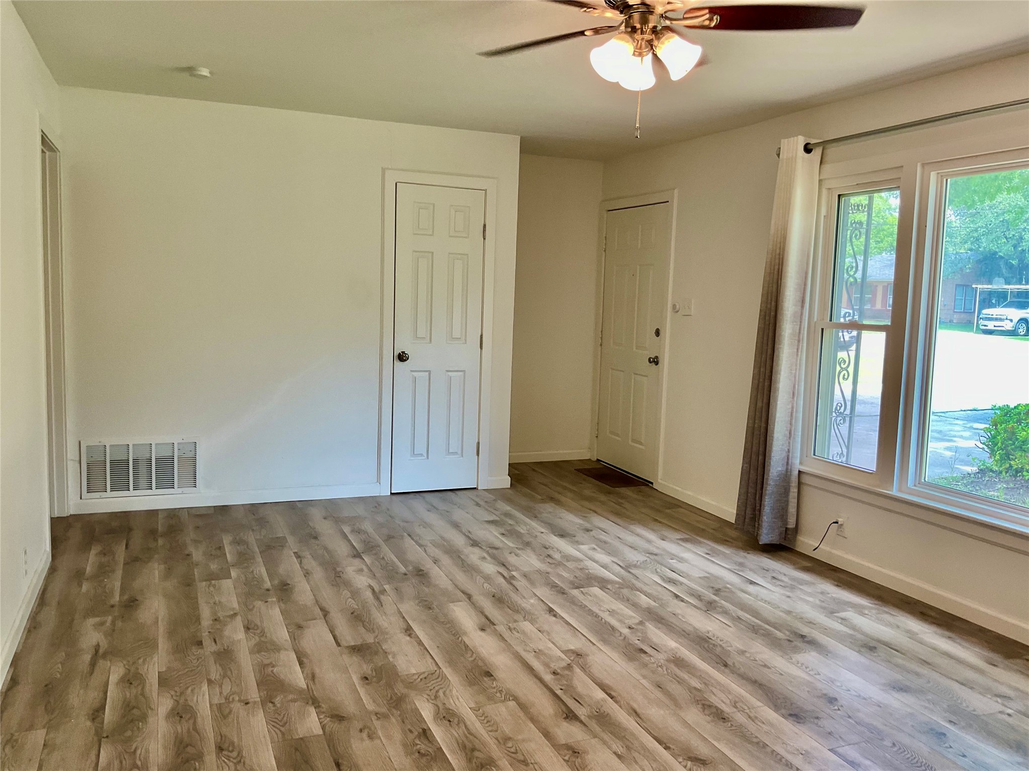 1109 N Howeth Street Gainesville TX 76240