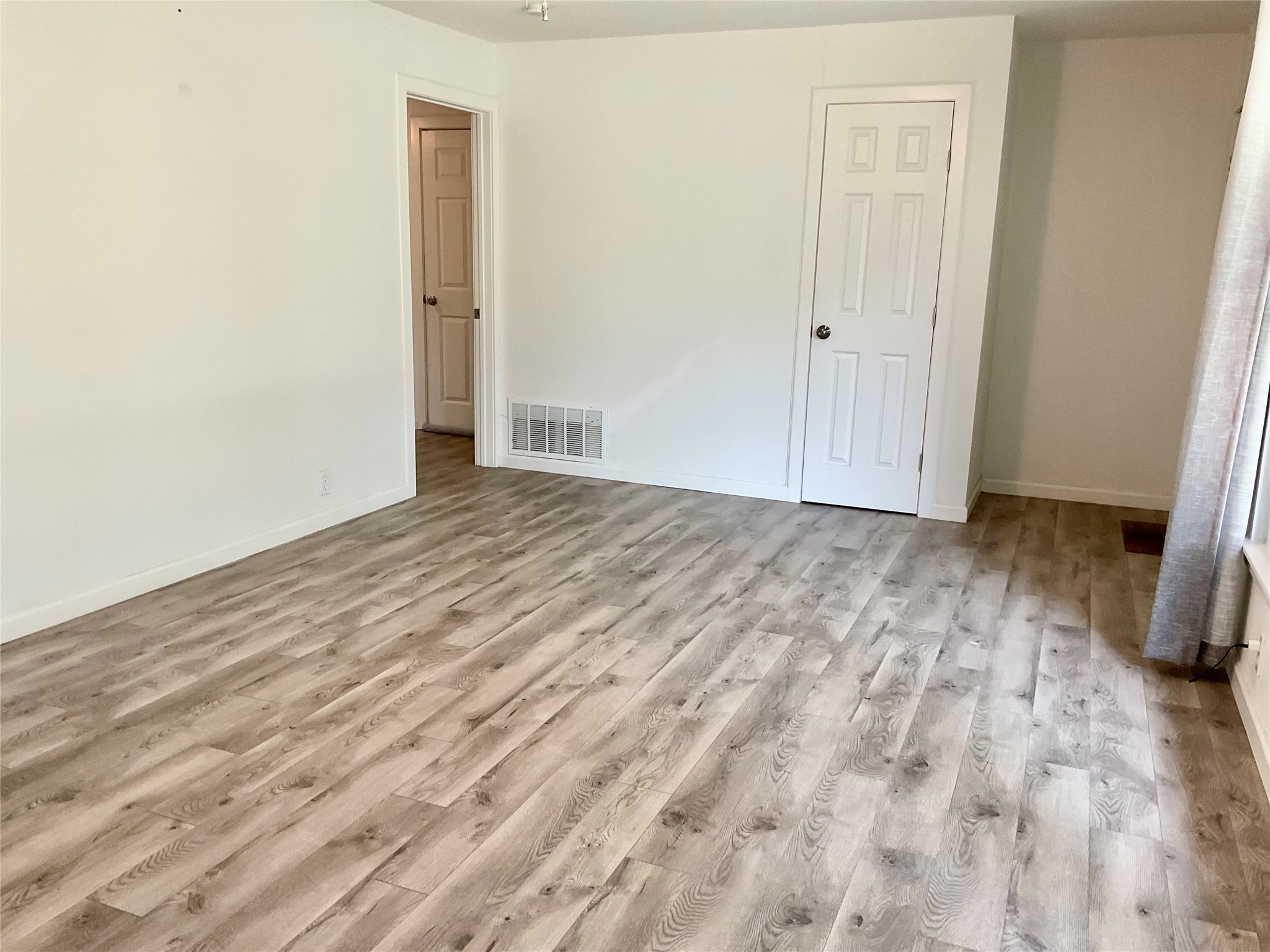 1109 N Howeth Street Gainesville TX 76240
