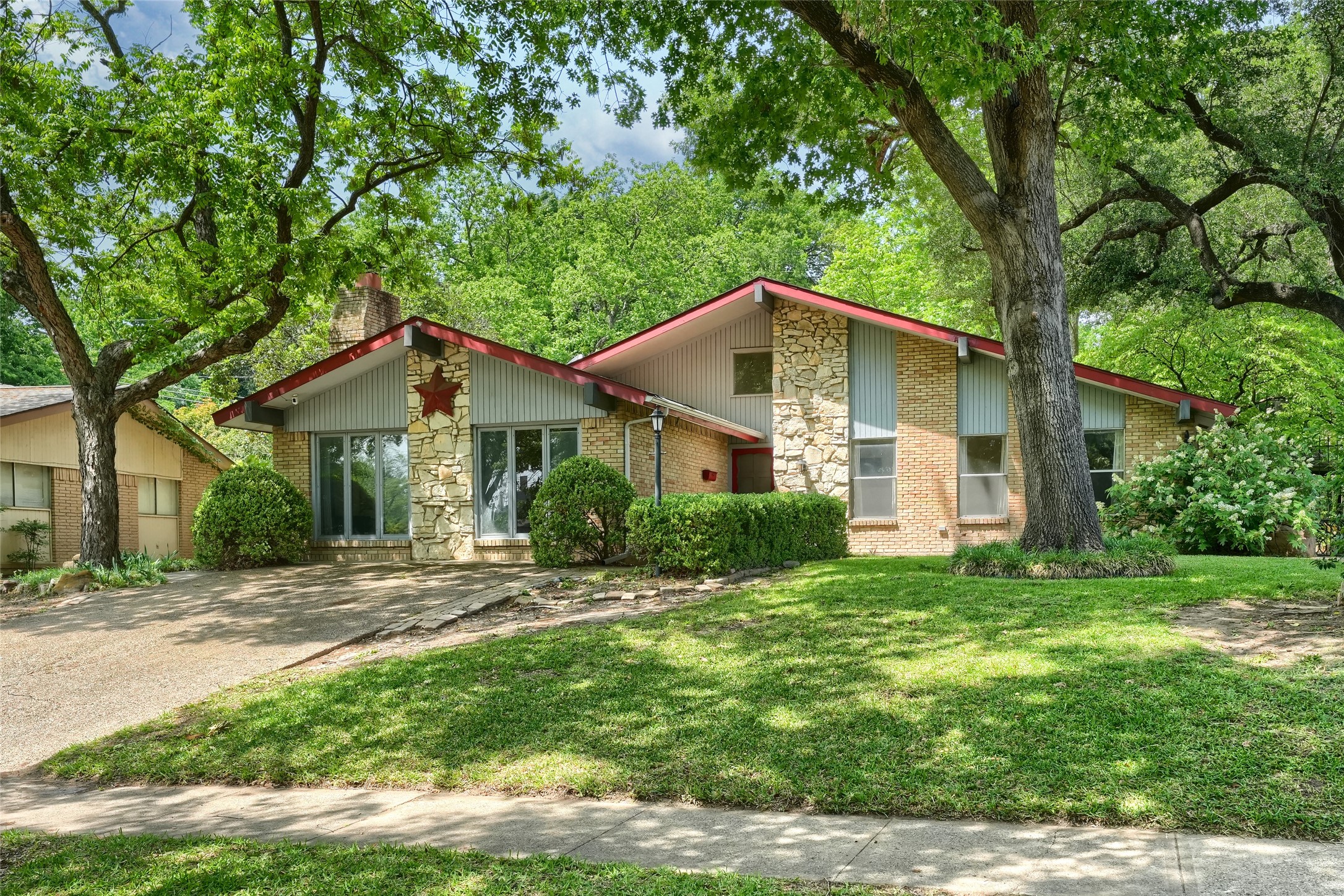 10615 Swallow Lane Dallas TX 75218
