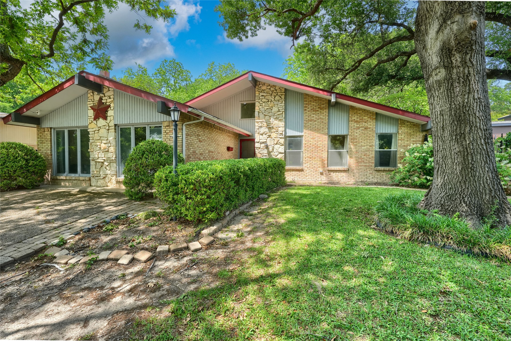 10615 Swallow Lane Dallas TX 75218