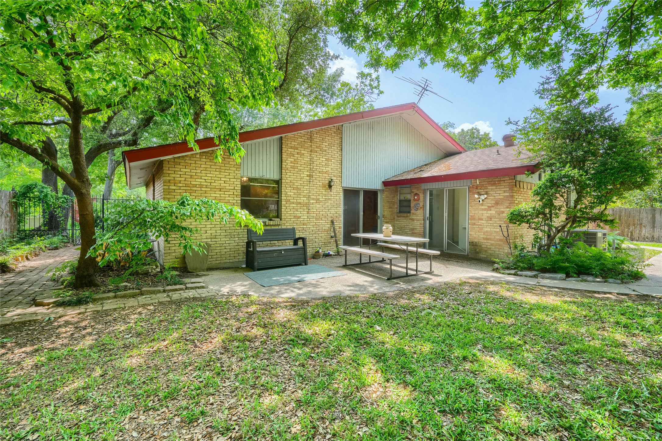 10615 Swallow Lane Dallas TX 75218