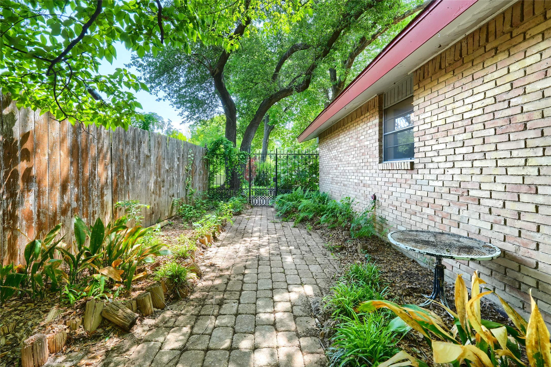 10615 Swallow Lane Dallas TX 75218