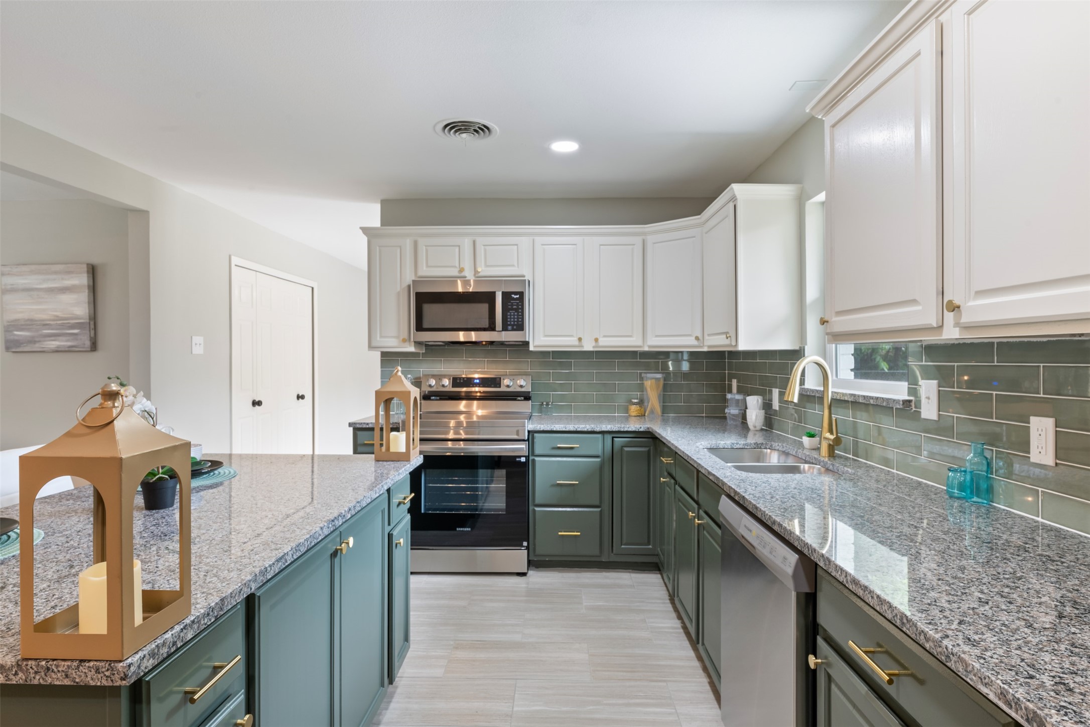 1140 Cavender Drive Hurst TX 76053