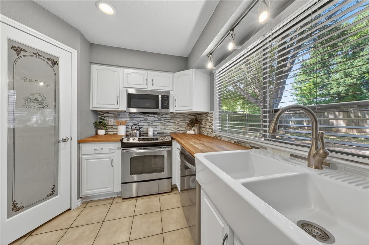 4317 Winchester Court Grand Prairie TX 75052