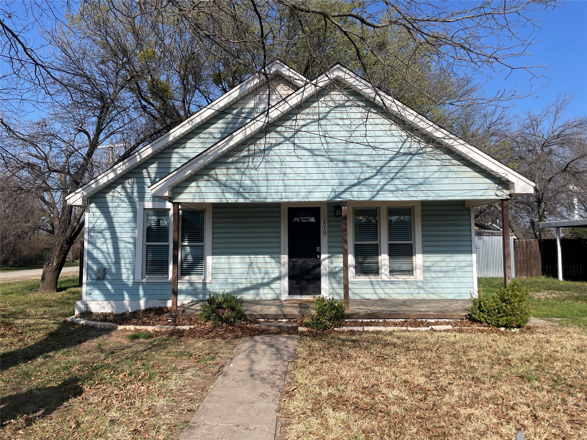 110 S Hubbard Street Alvord TX 76225