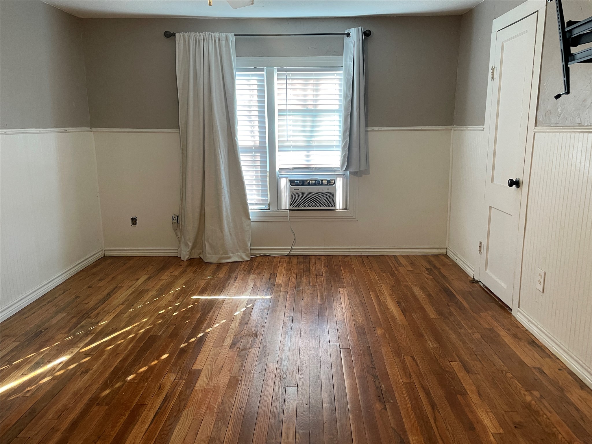 110 S Hubbard Street Alvord TX 76225