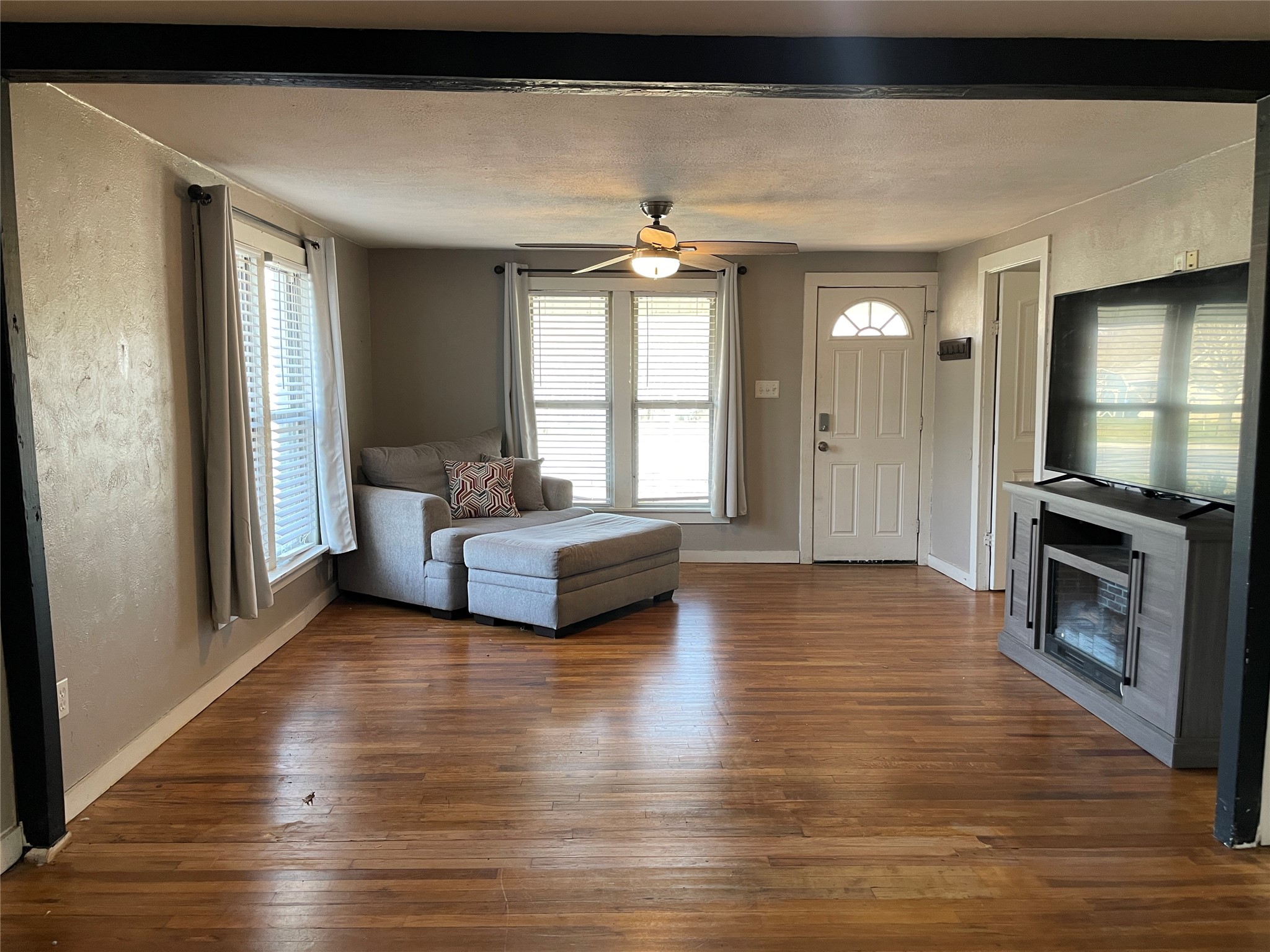 110 S Hubbard Street Alvord TX 76225